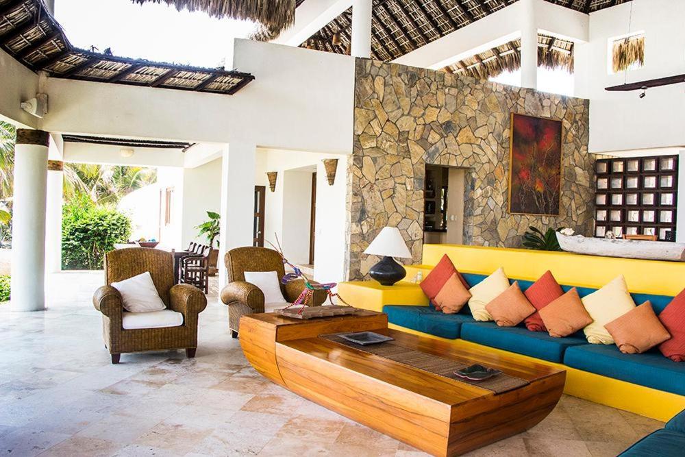 Six-Bedroom Villa  photo 1
