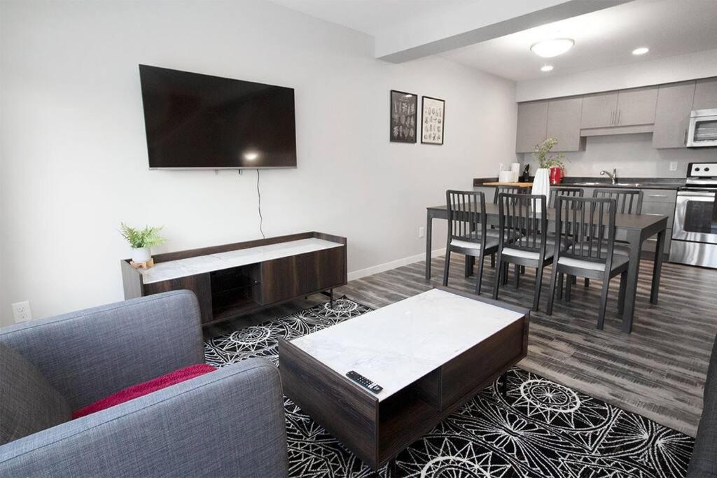 Family Room photo 3