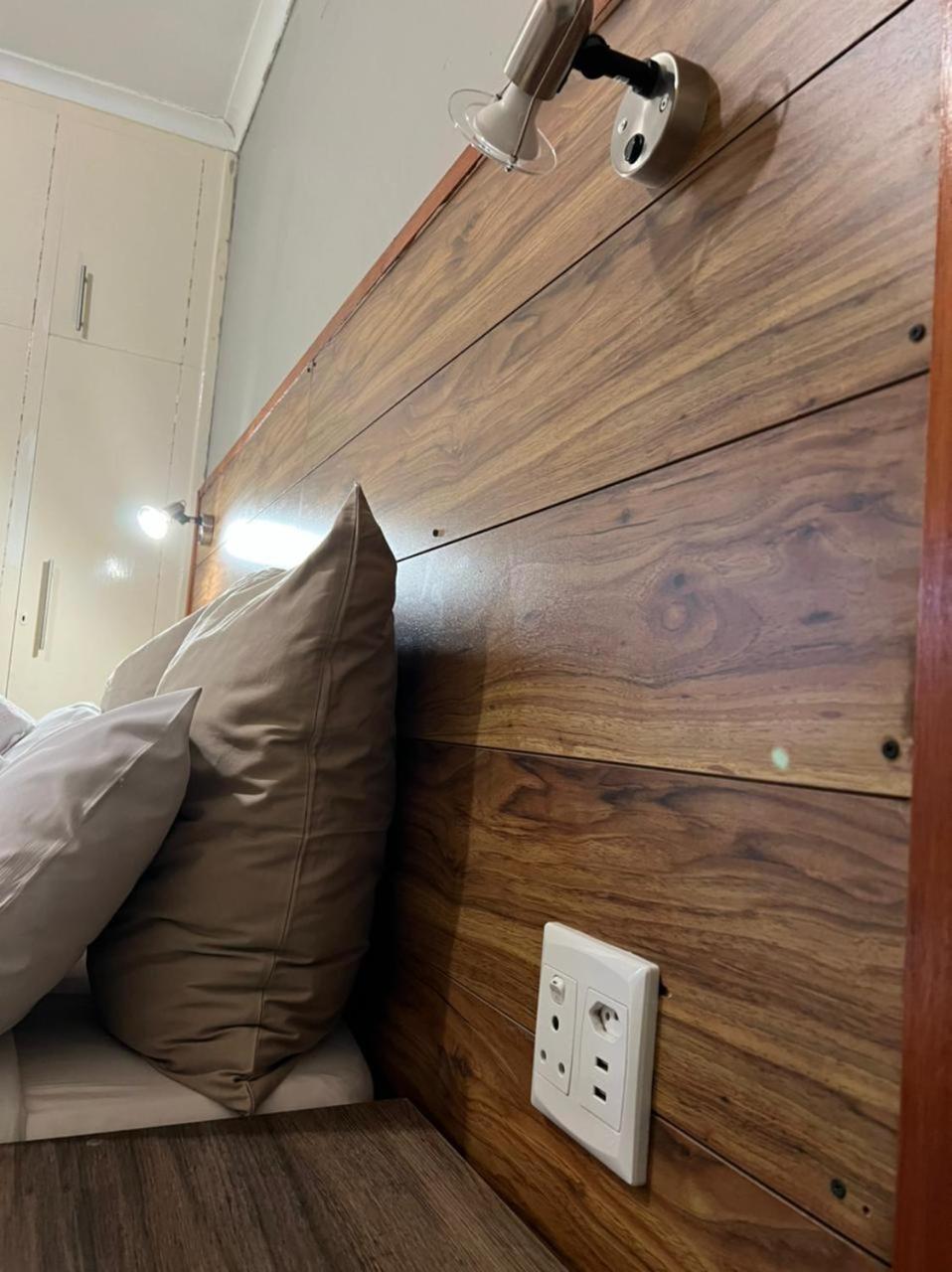 Standard Double Room - Photo 6
