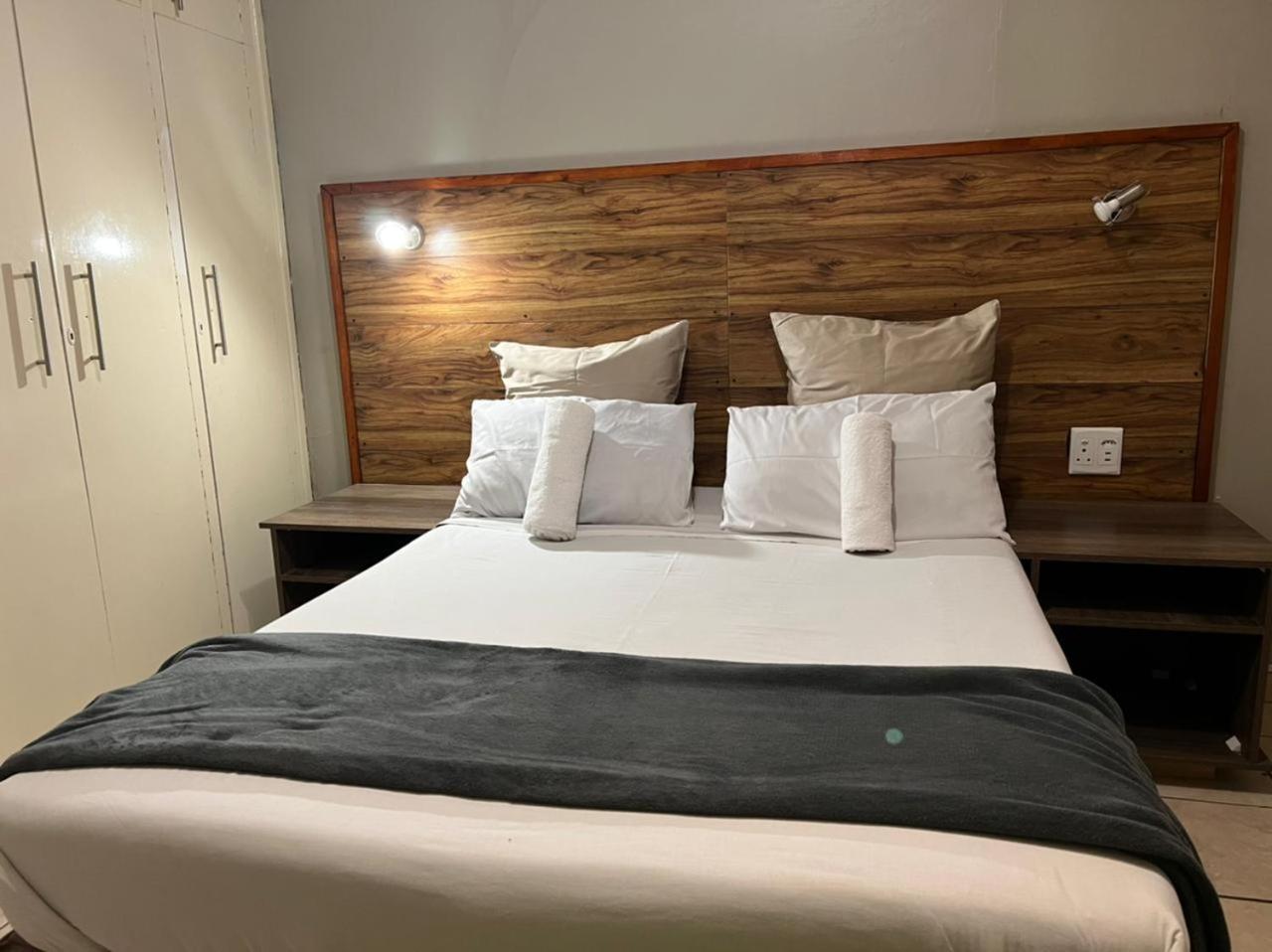 Standard Double Room - Photo 5