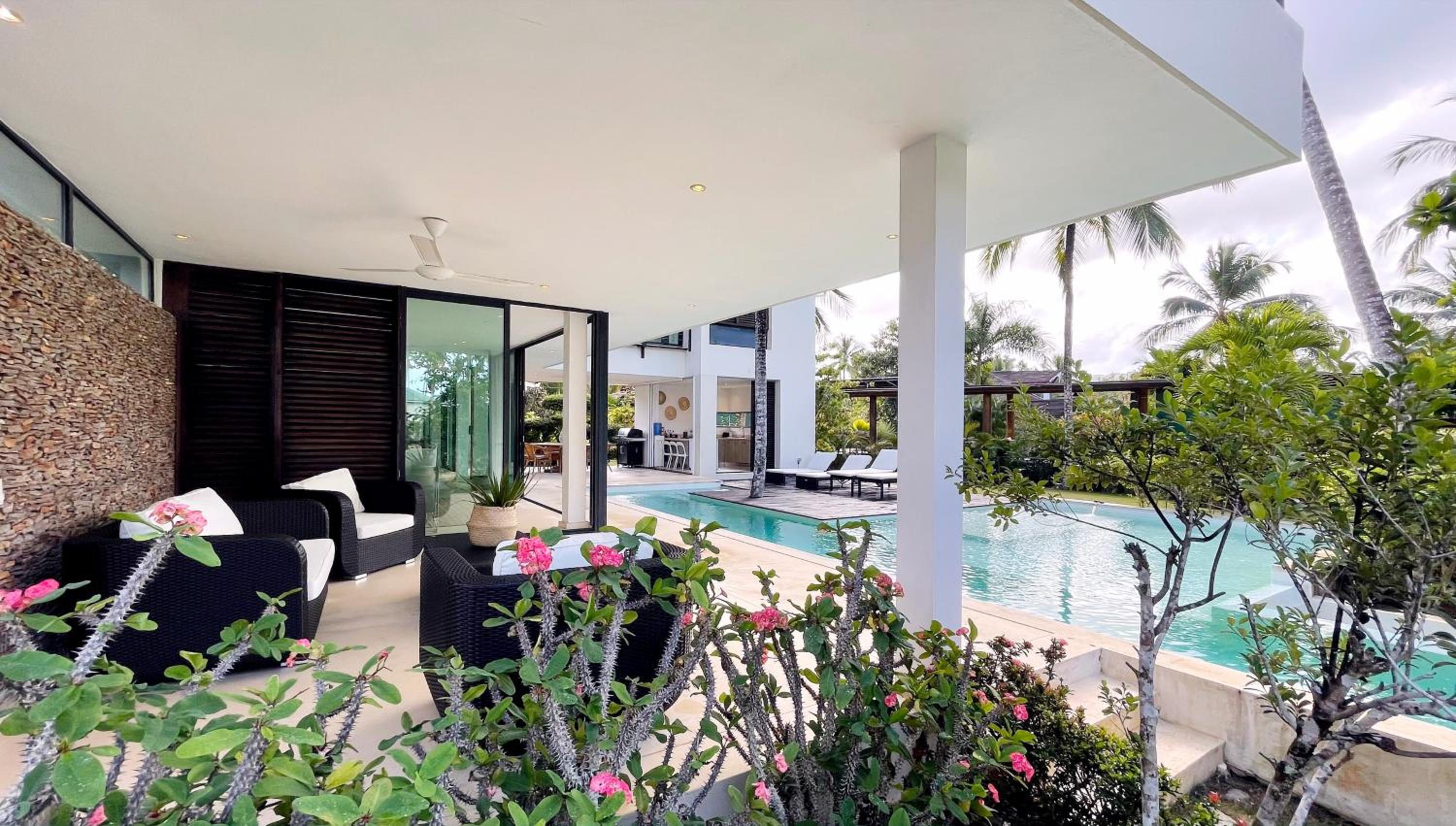 Villa photo 1