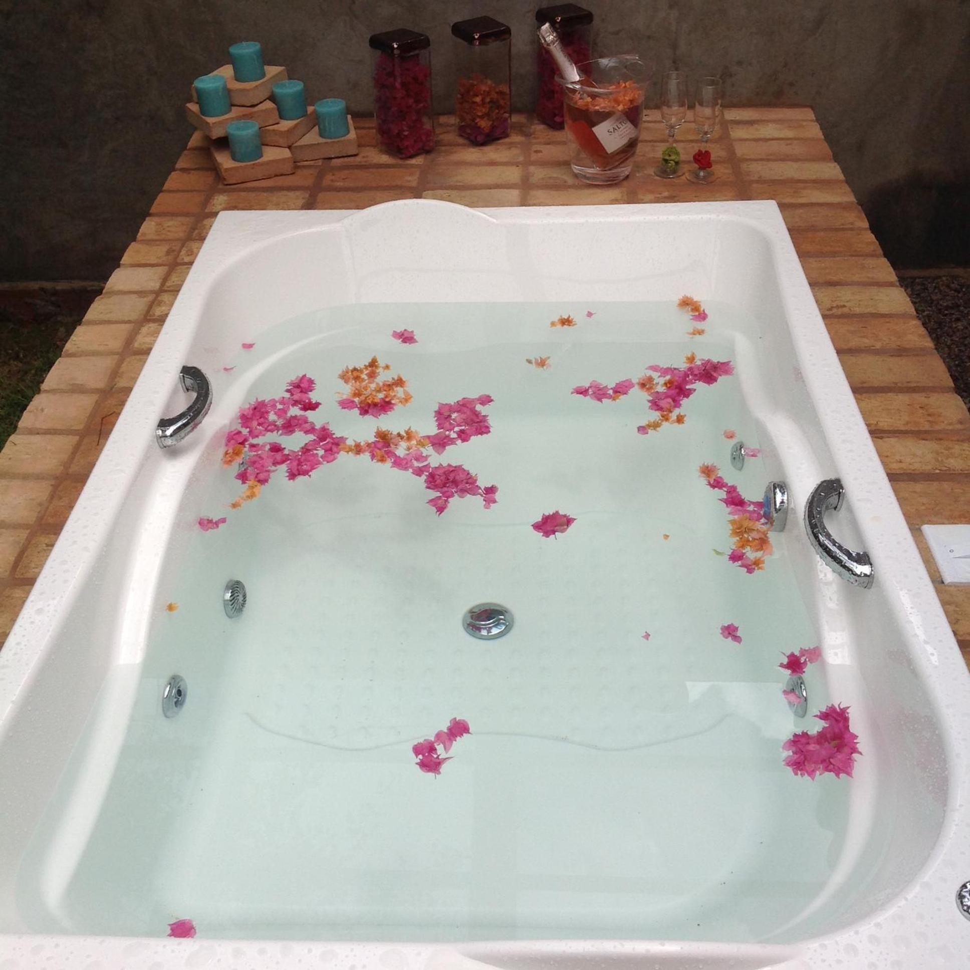 King Suite with Spa Bath - Photo 2