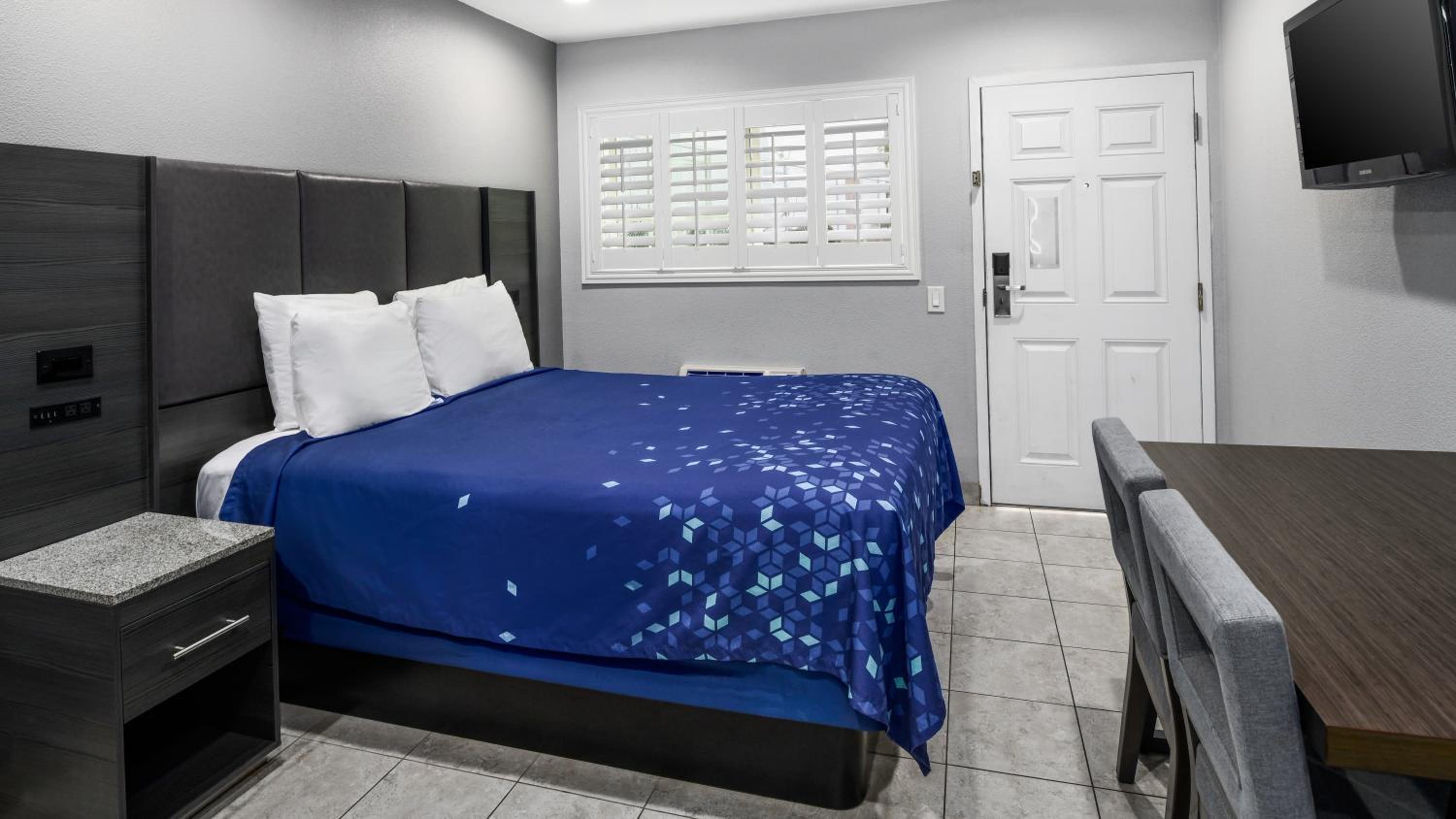 Queen Room photo 3