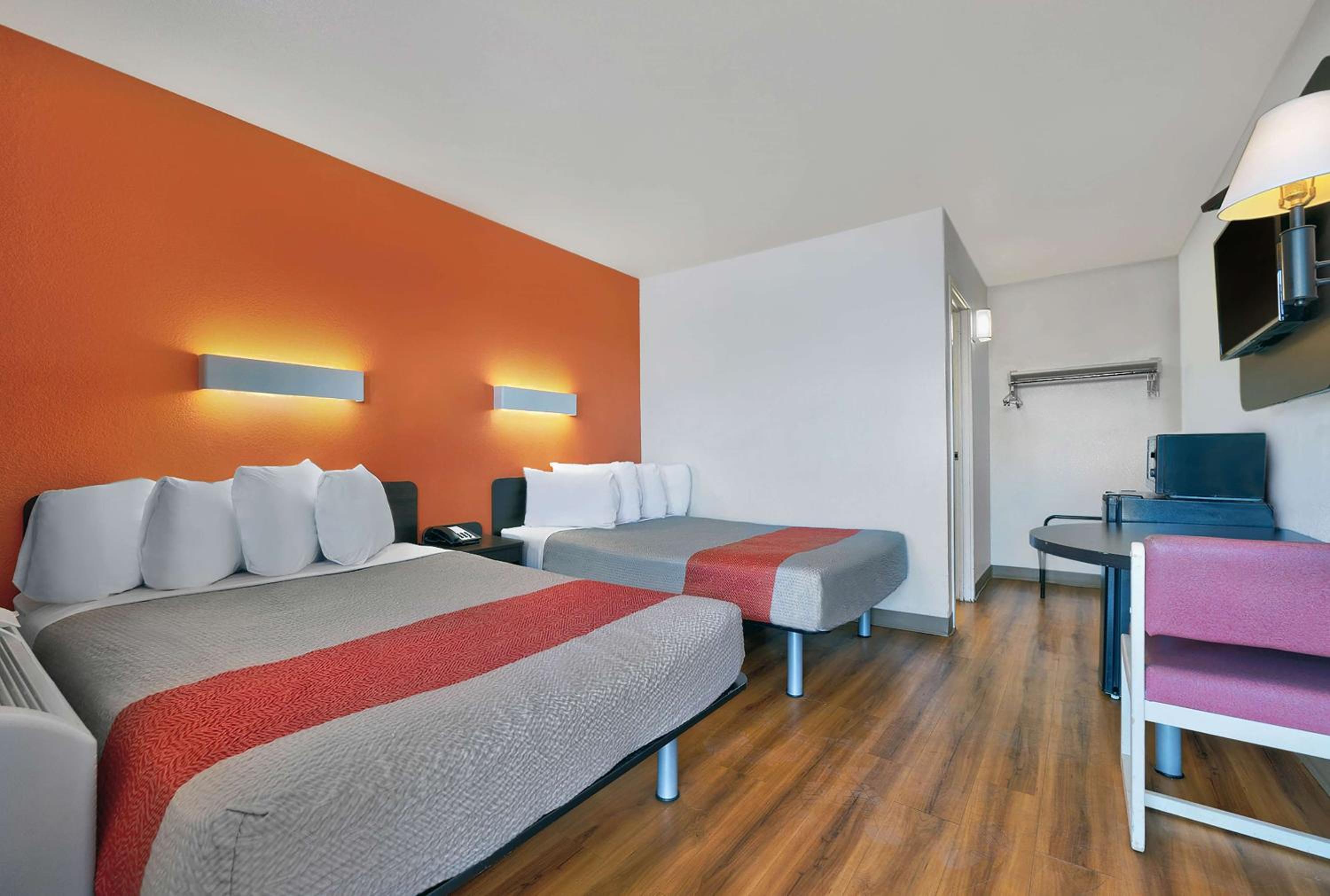 Deluxe Quadruple Room - Non-Smoking - Photo 8