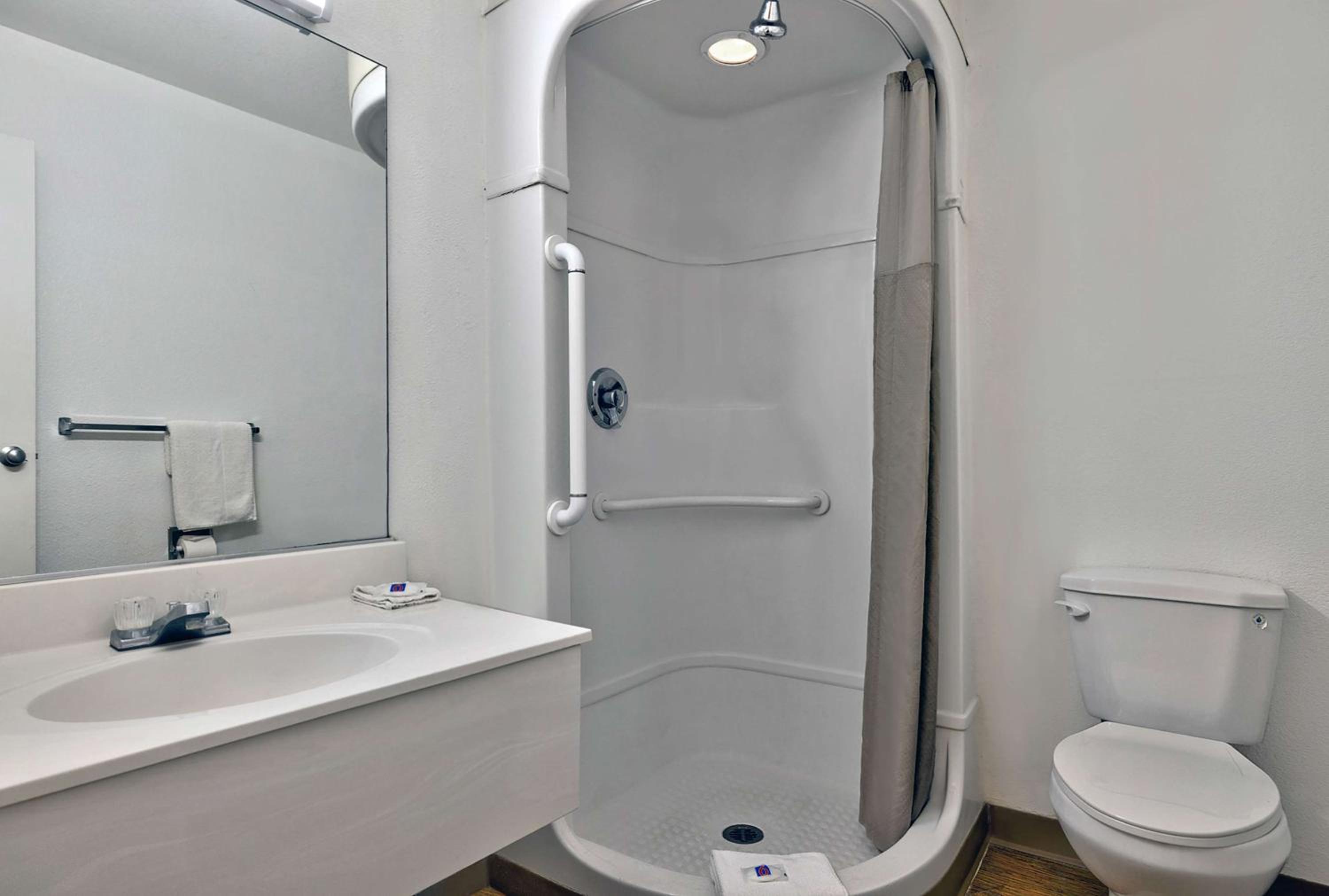 Deluxe Quadruple Room - Non-Smoking - Photo 7