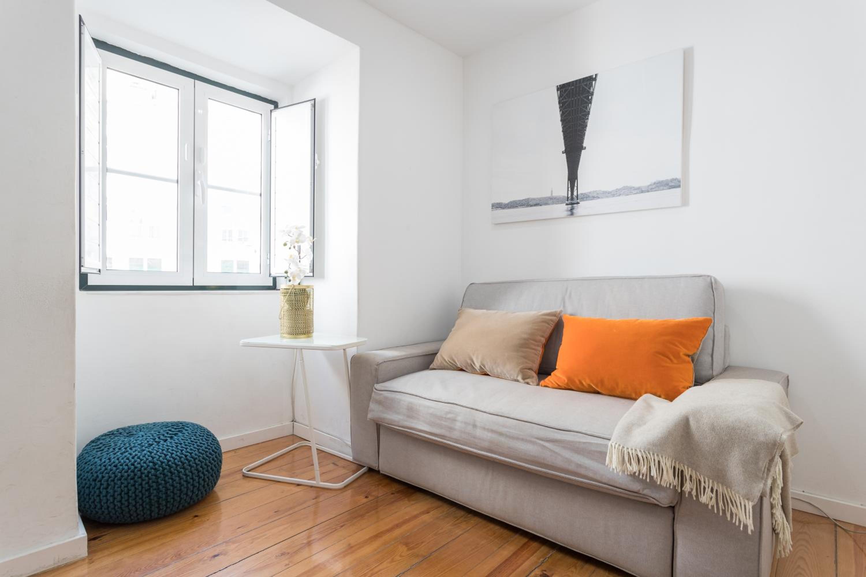 One-Bedroom Apartment photo 1