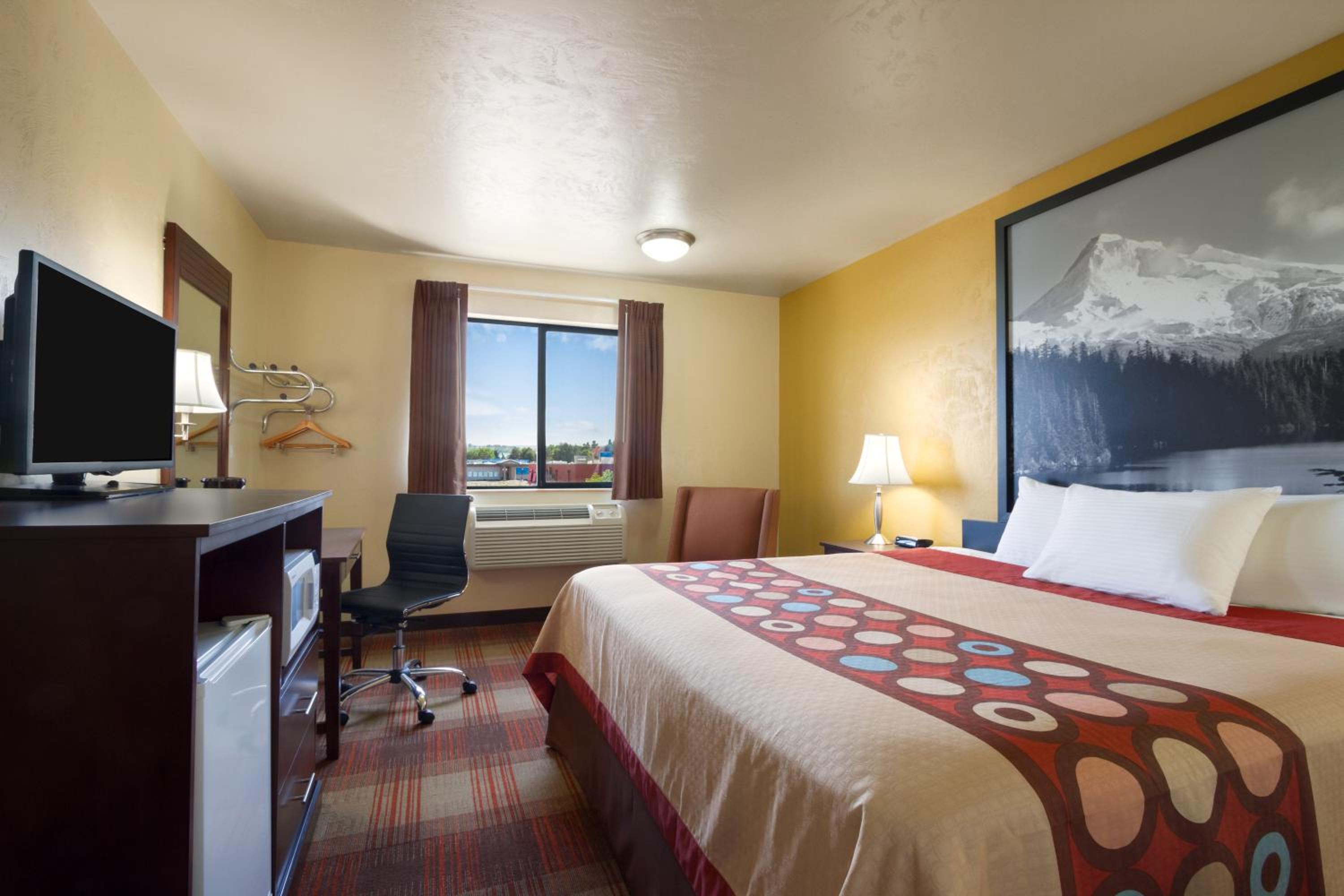 King Room - Non-Smoking - Photo 5