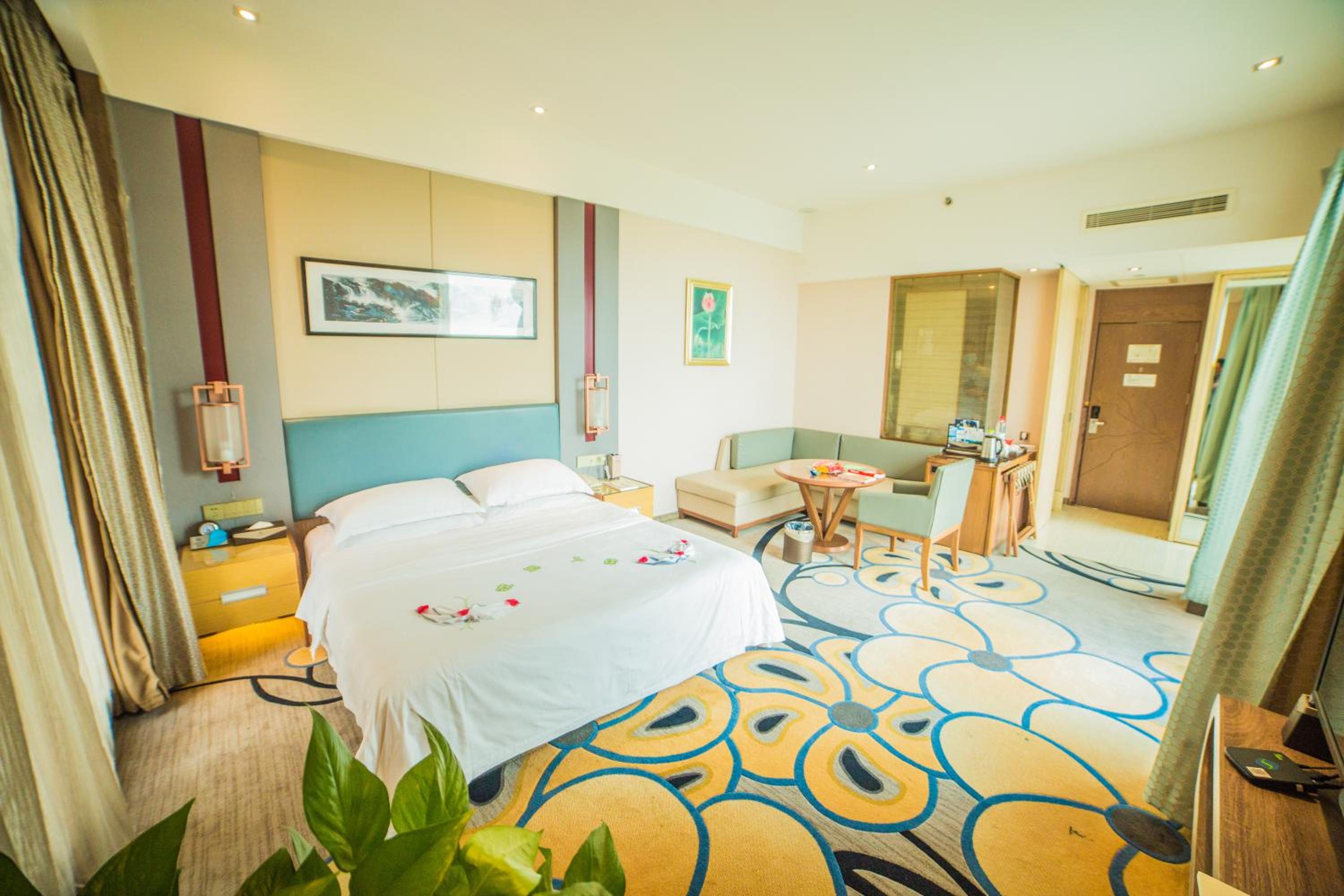 King Room with Lake View photo 2