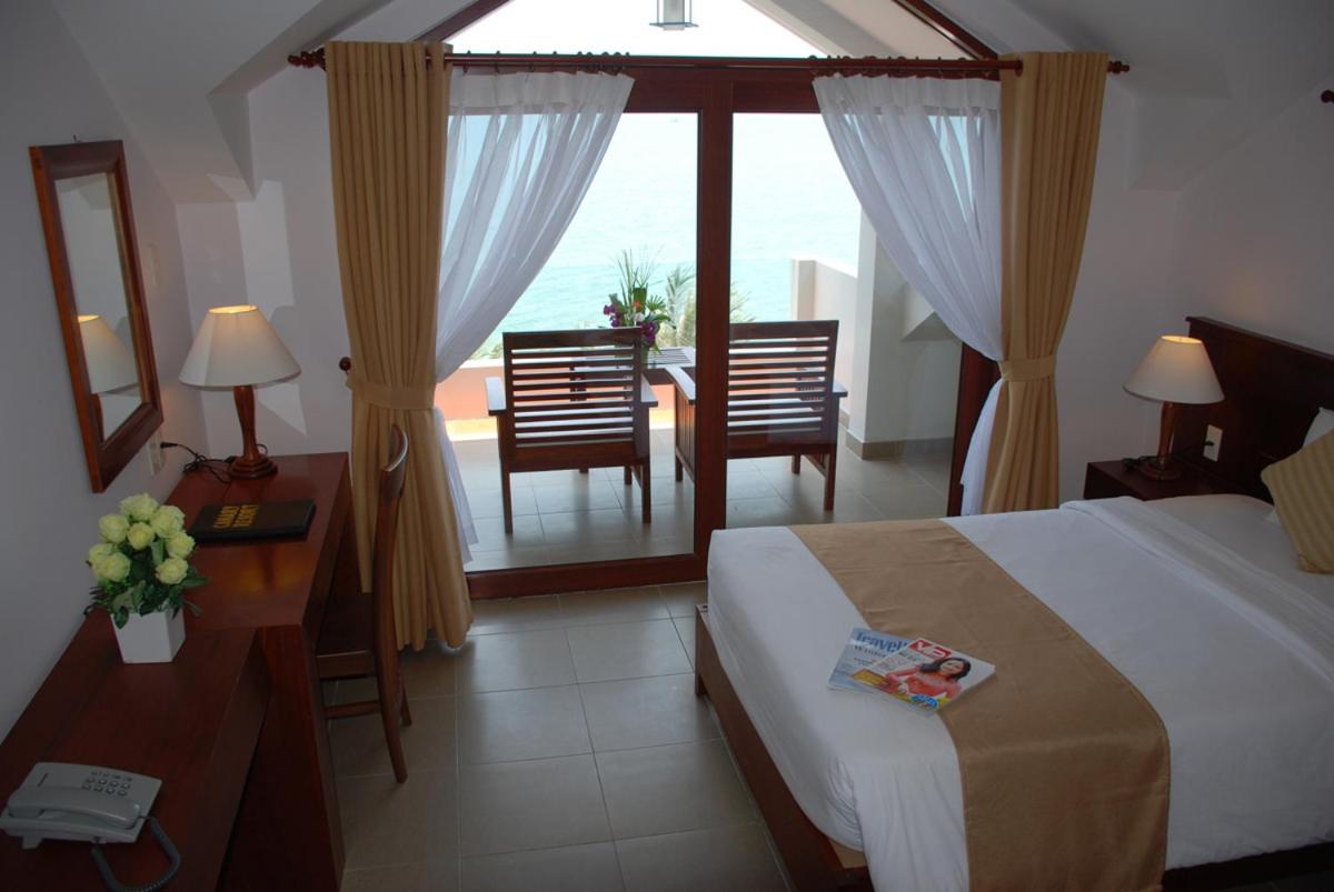 Family Room with Sea View - Photo 4