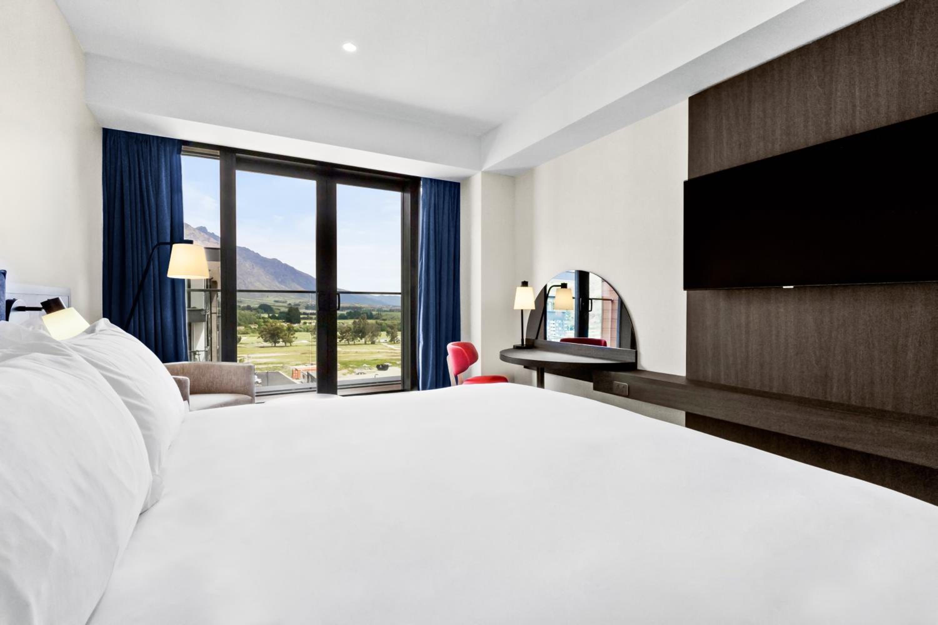 King Room with Mountain View - Photo 4