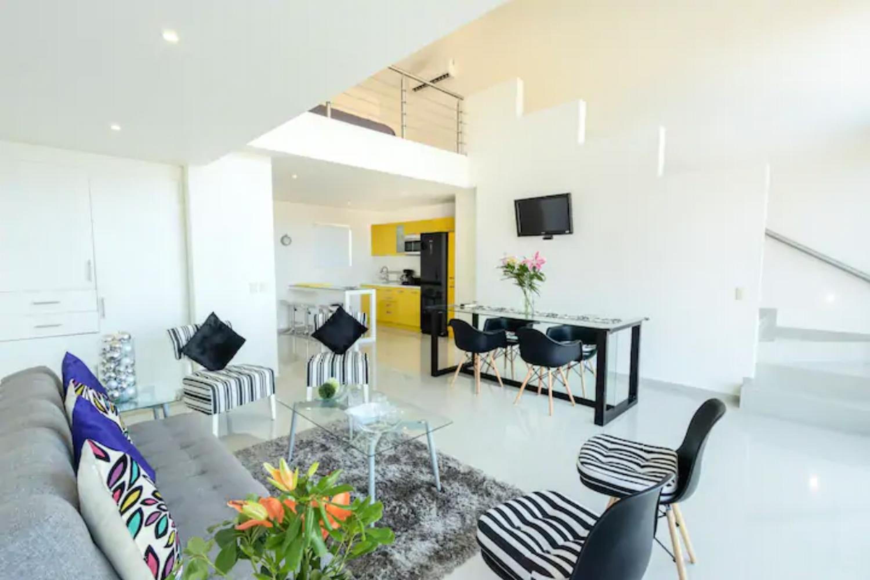 Deluxe One-Bedroom Apartment with Ocean View