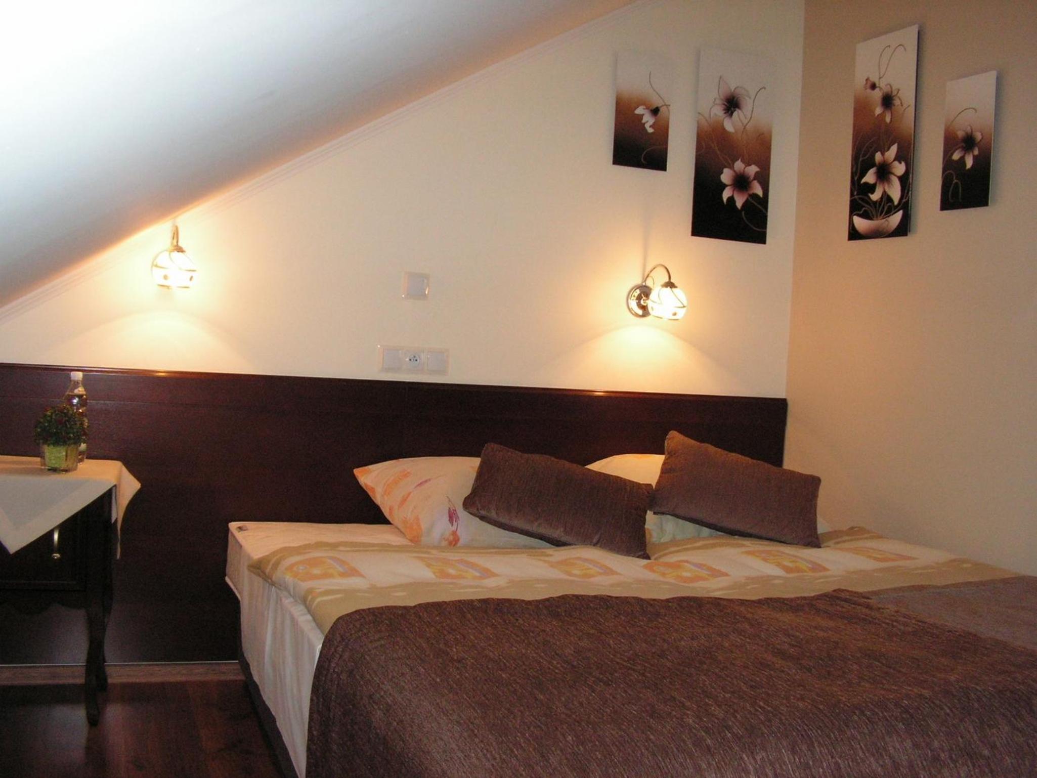Deluxe Double Room - Photo 9