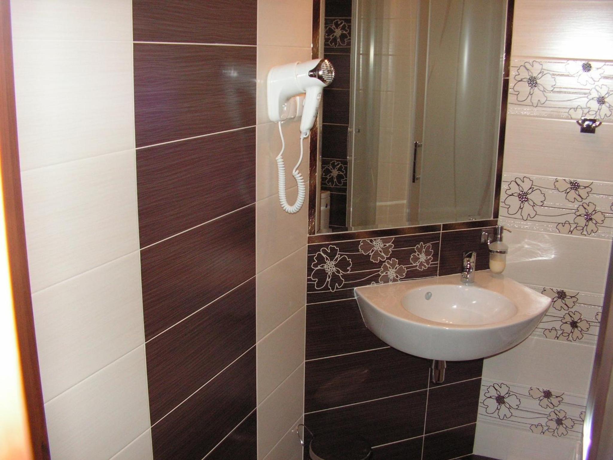 Double or Twin Room - Photo 11