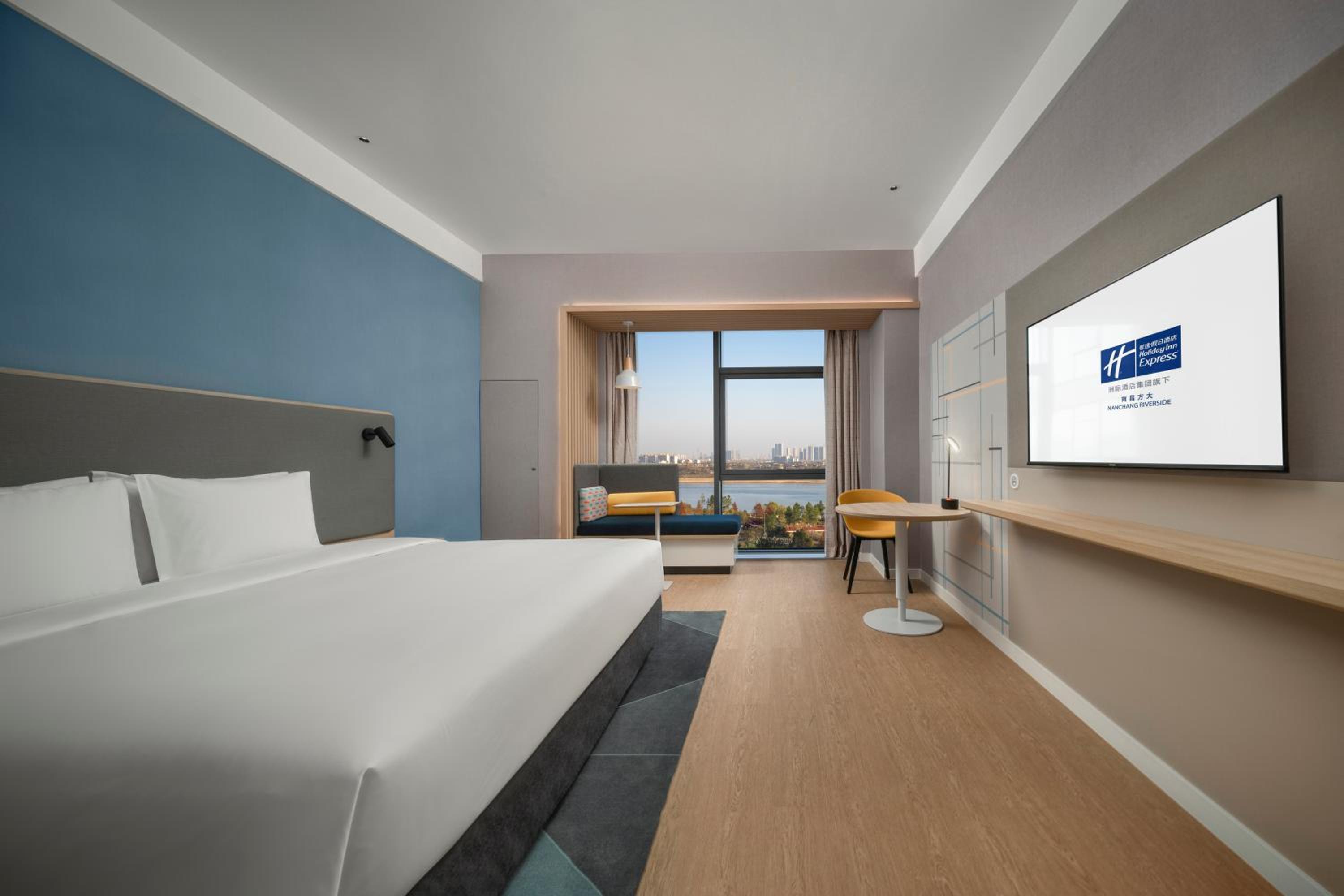 Standard King Room with River View - Photo 4