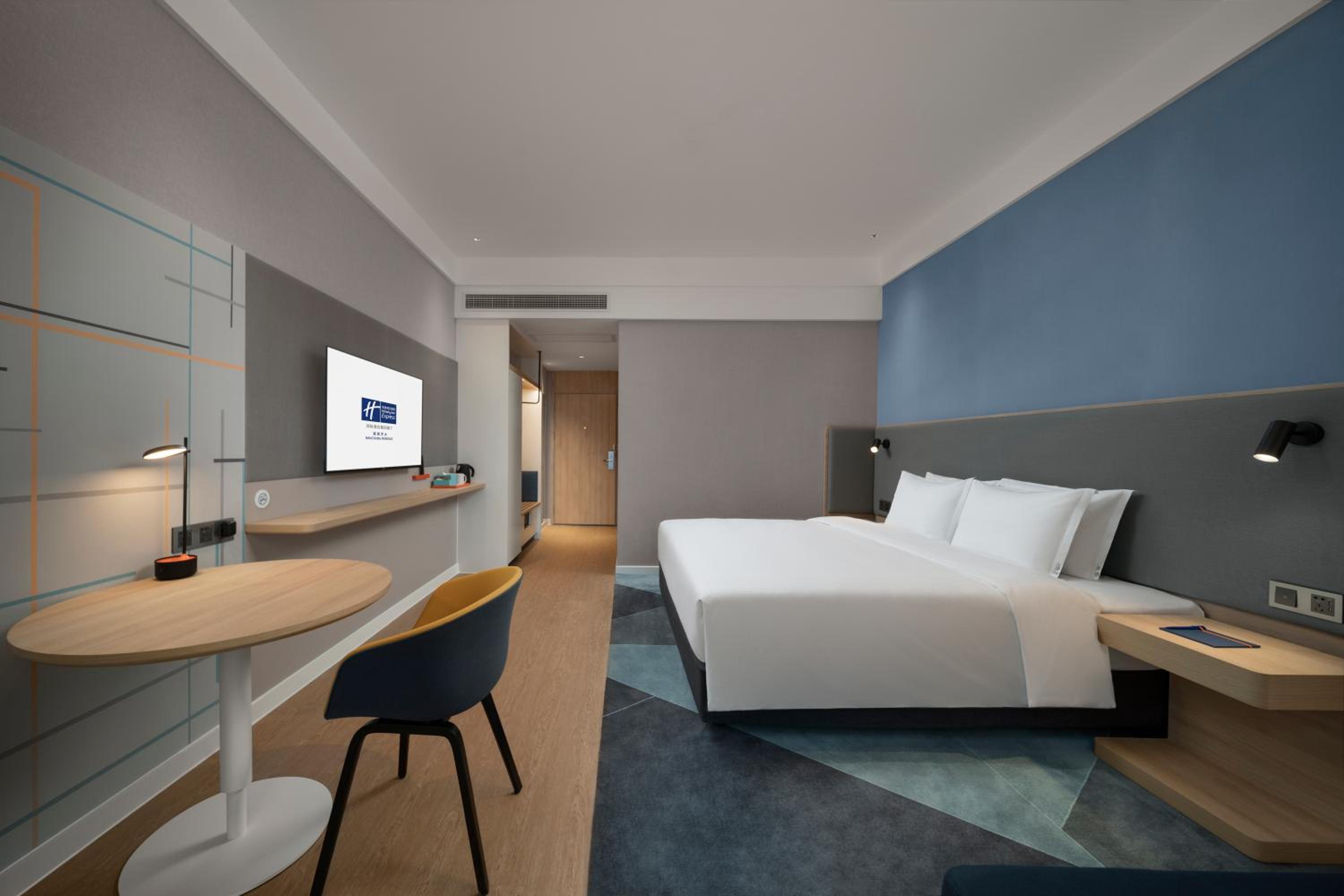 Standard King Room - Photo 7
