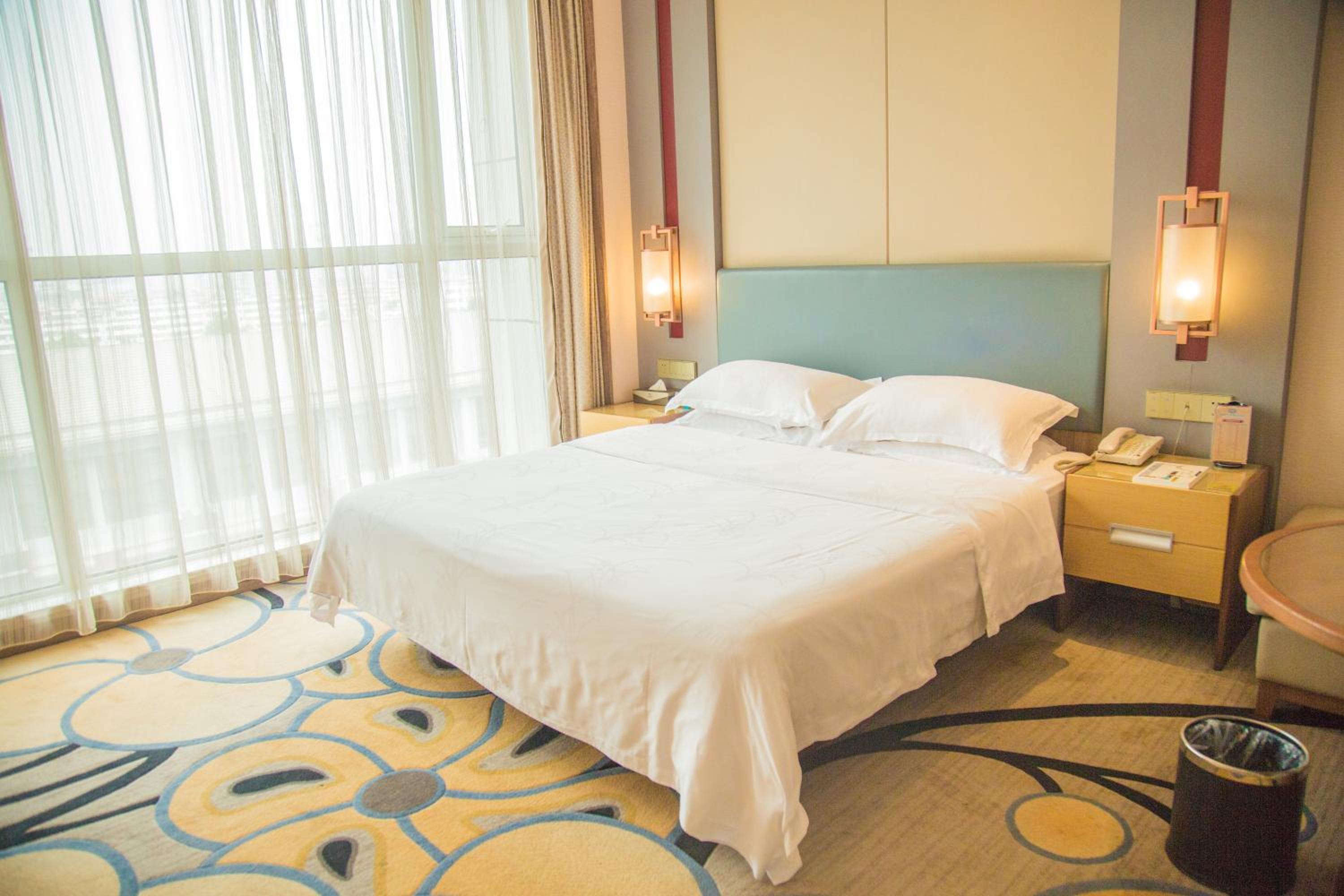 Deluxe Queen Room photo 2