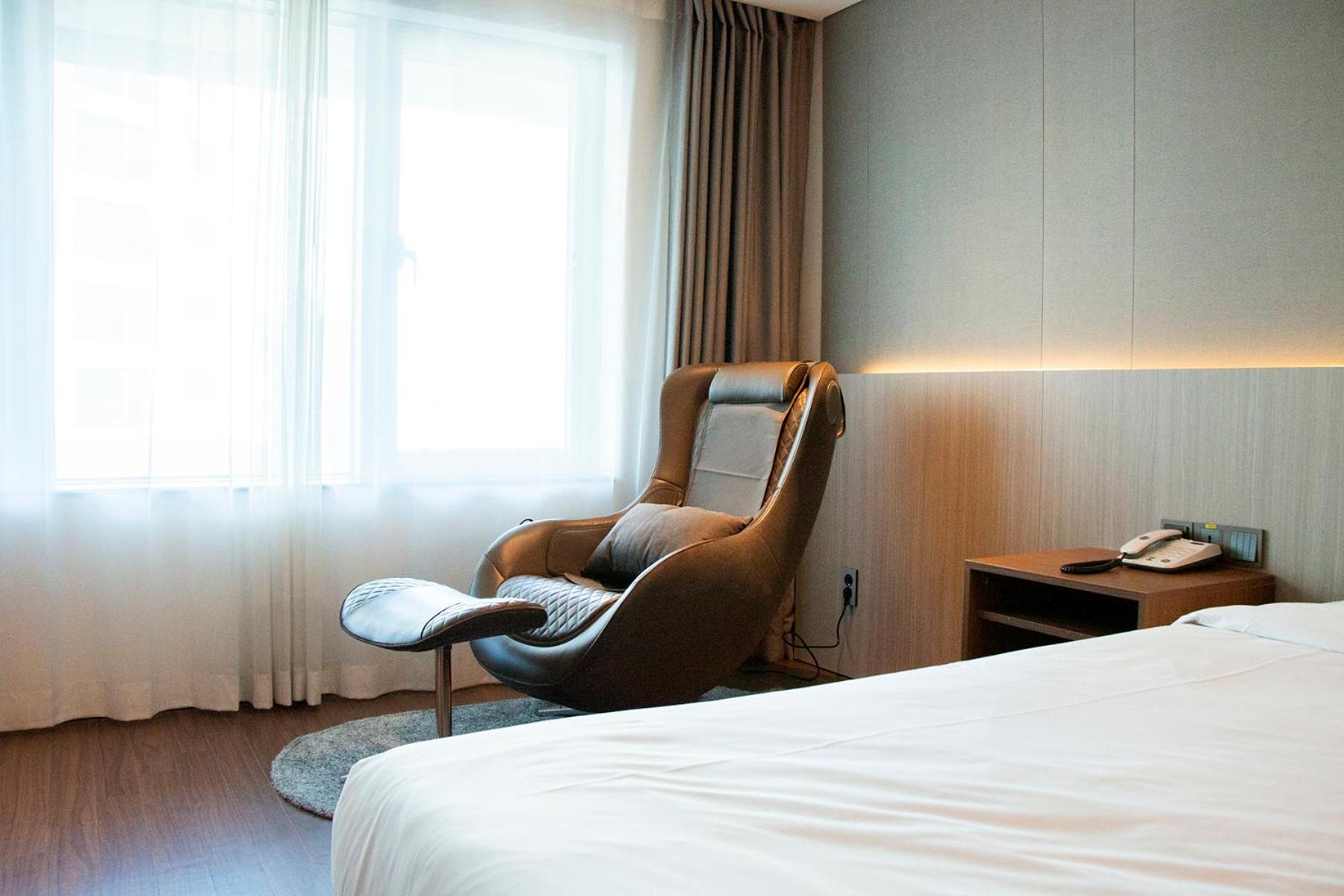 Wellness Room (Double Bed, Massage Chair and Styler, Desk, Desk Lamp Included) photo 2