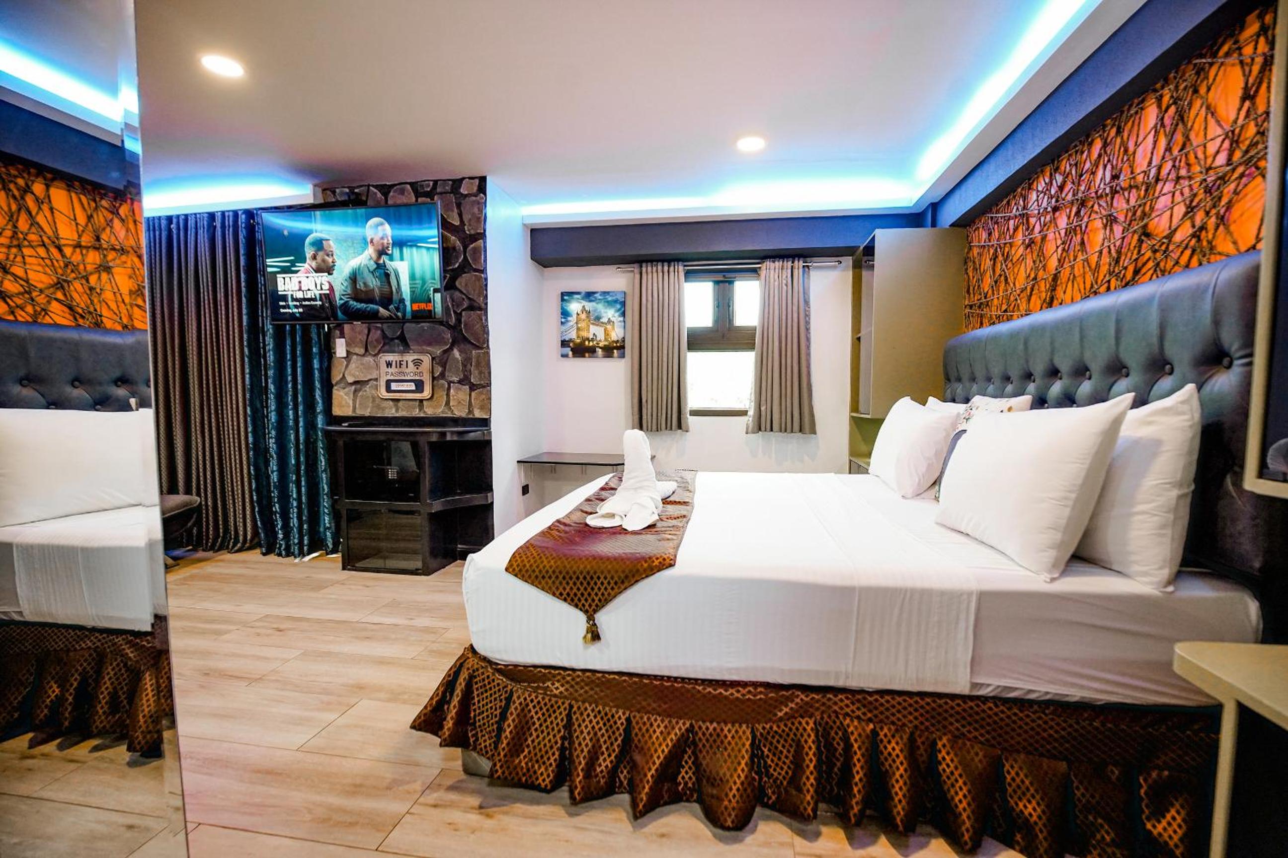 Standard Studio Suite - Photo 28