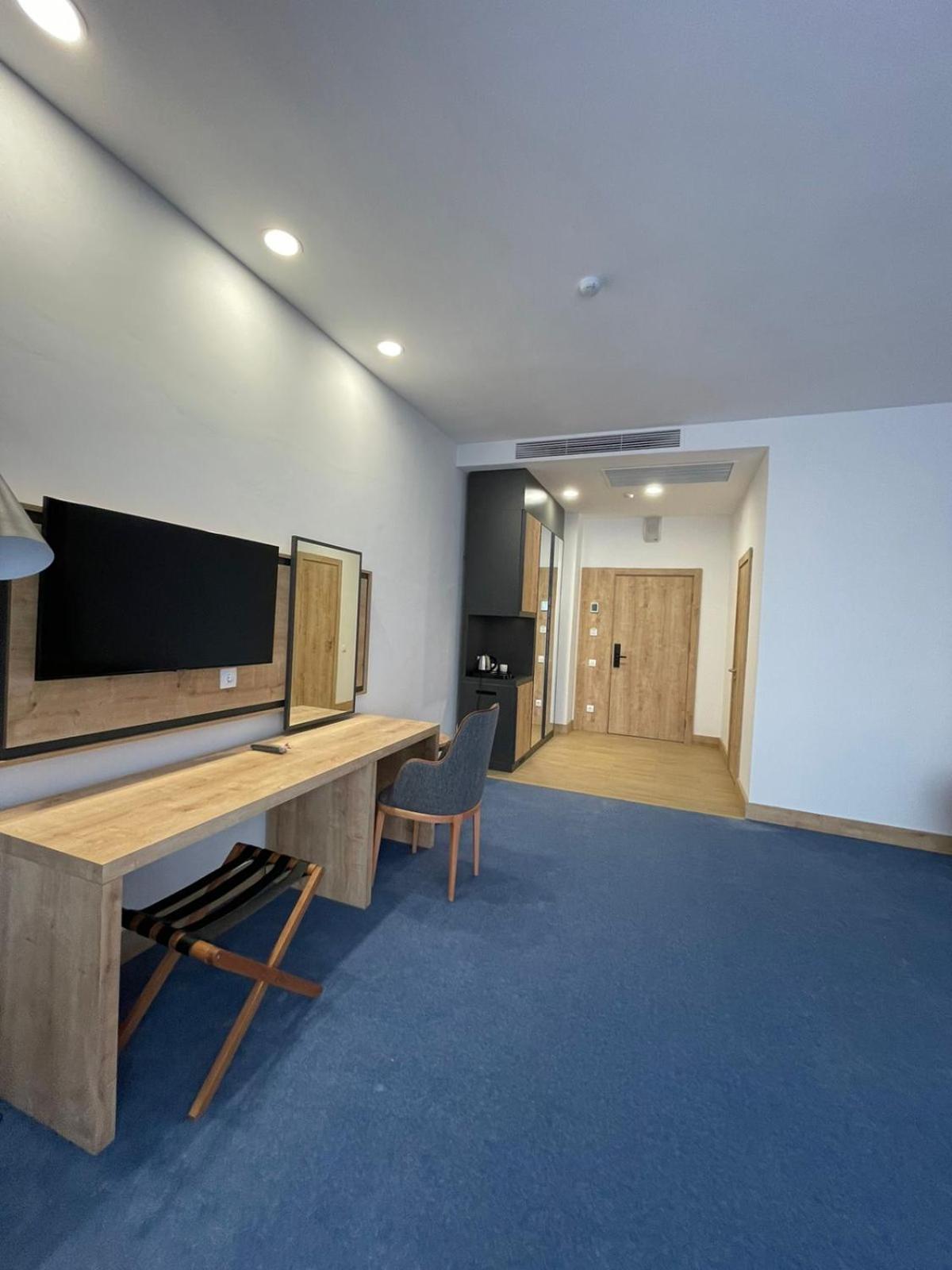 Superior Twin Room with City View photo 3