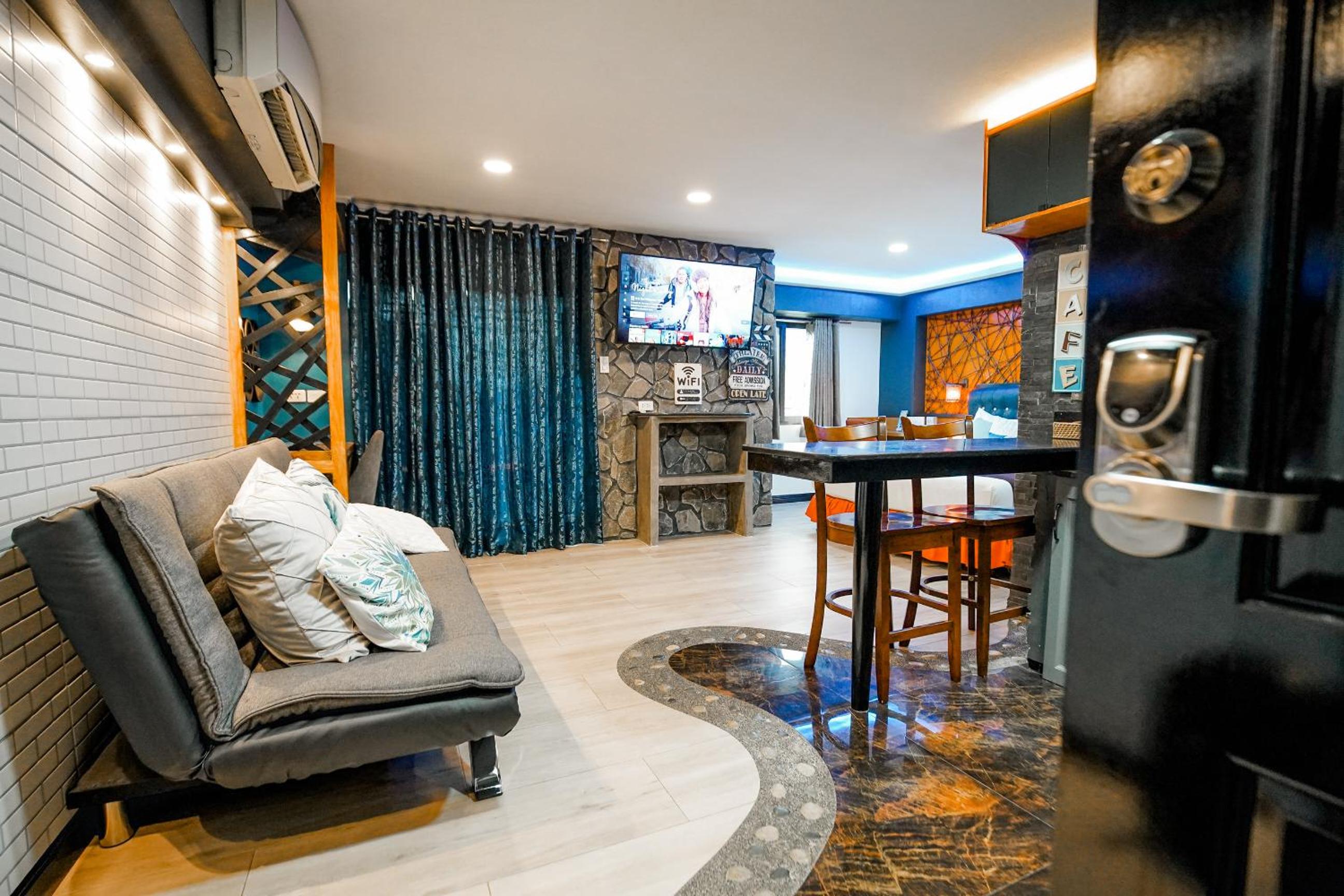 Deluxe Studio Suite photo 3