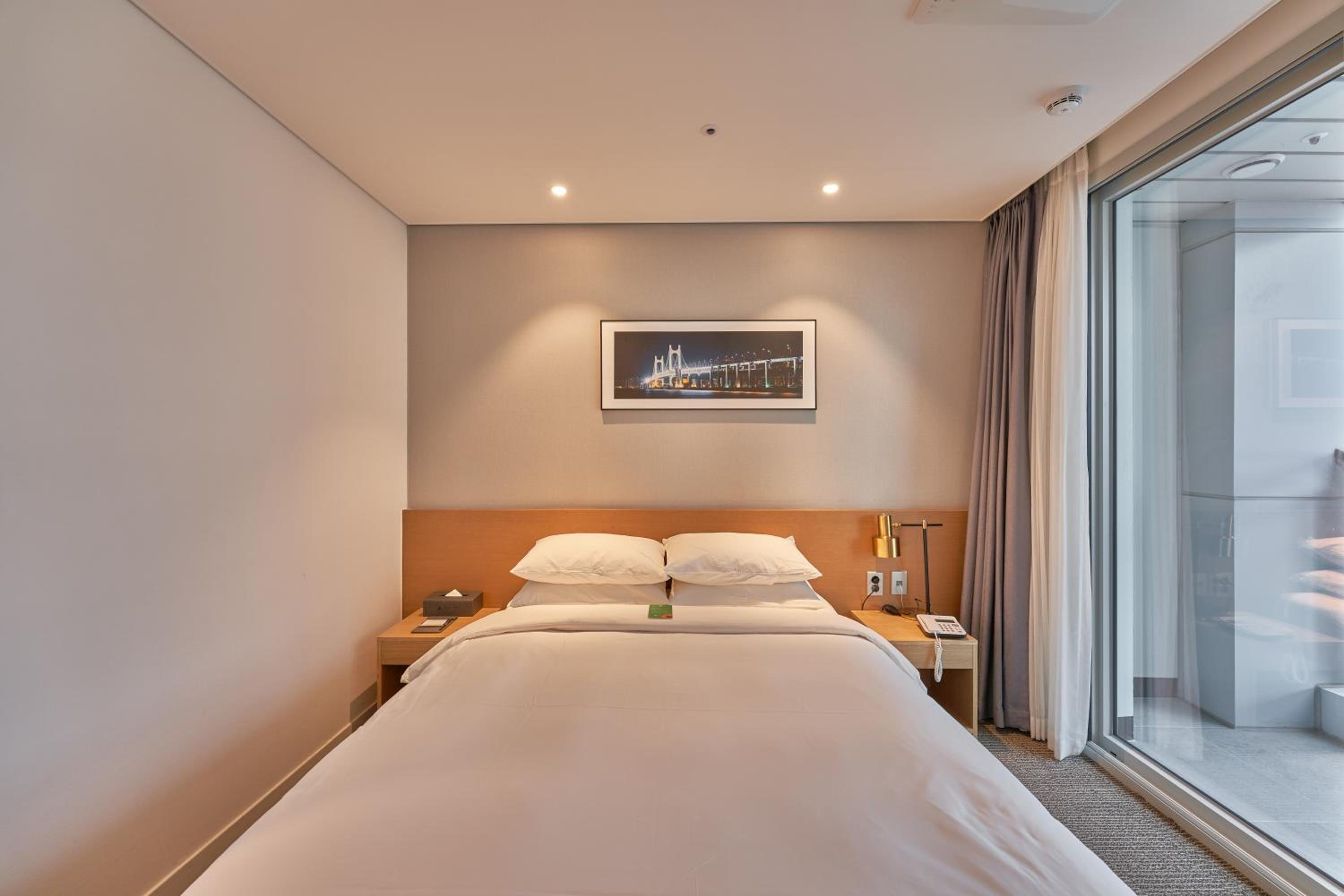 Deluxe Double Room with Half Ocean View - Photo 3