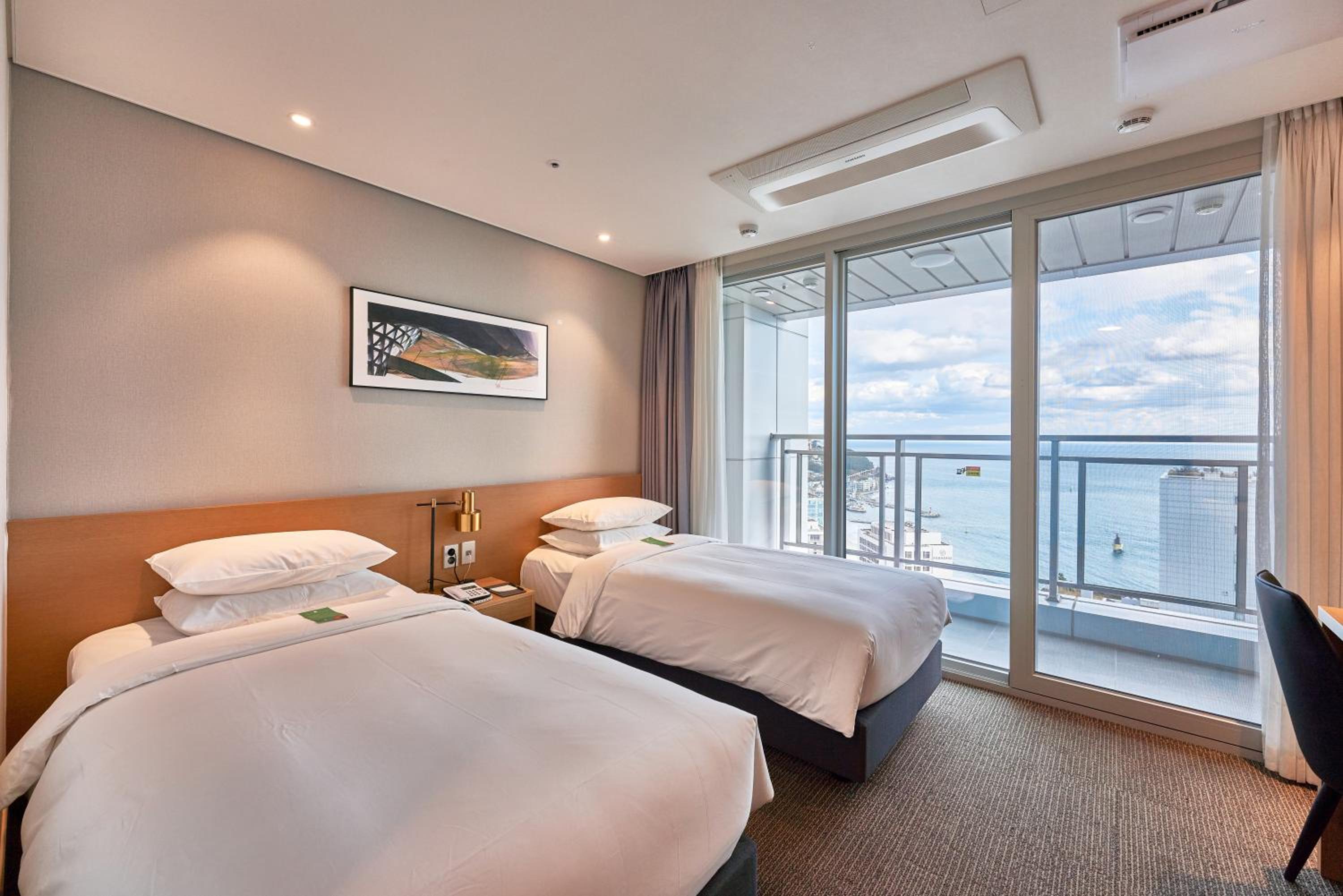 Deluxe Twin Room with Ocean View - Photo 1