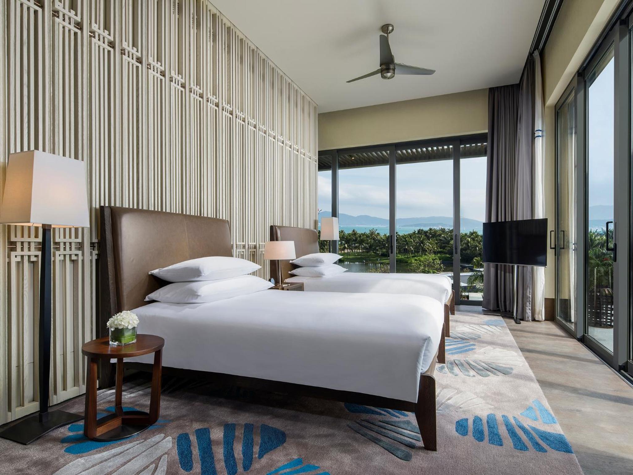 Park Lake View Villa King + Twin (Pick-up Service) photo 3