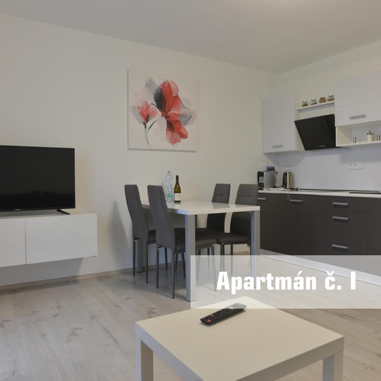 One-Bedroom Apartment photo 2