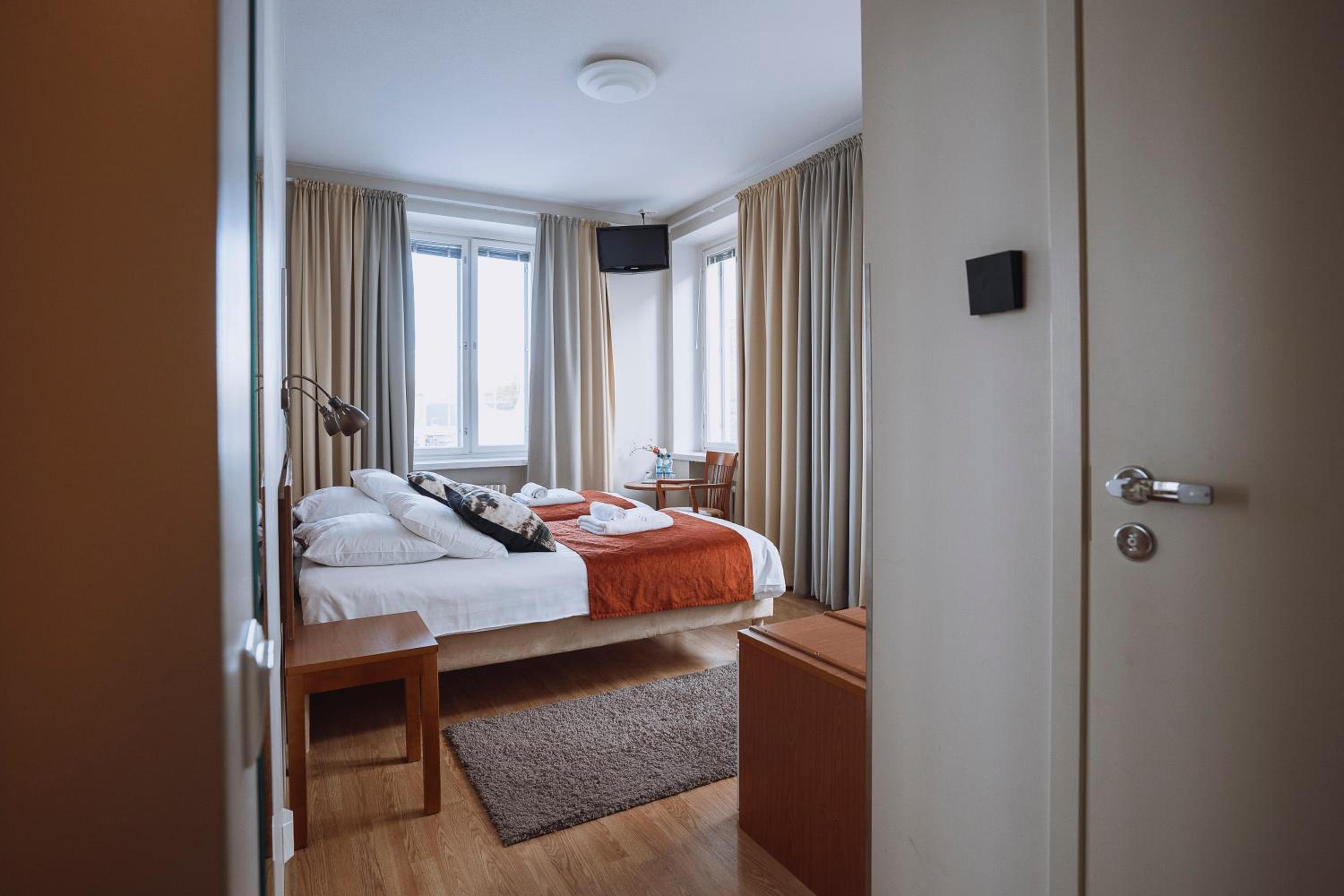 Twin Room - Photo 3