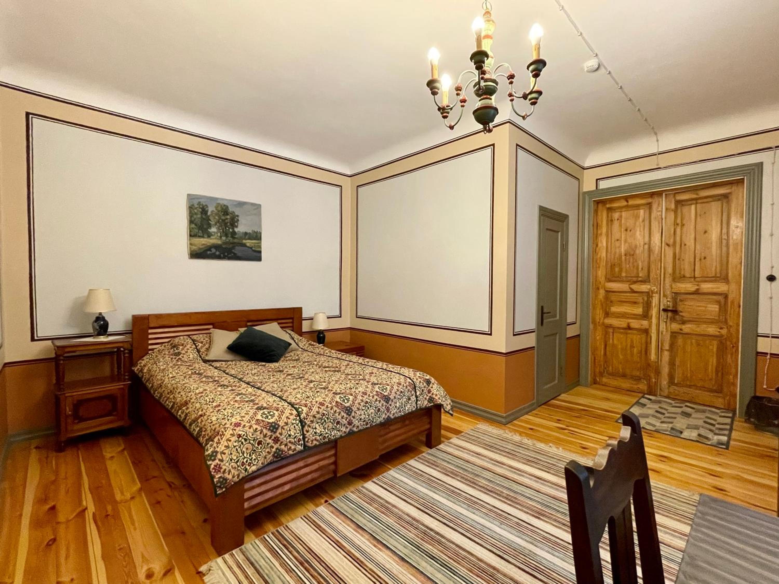 Large Double Room - Photo 3
