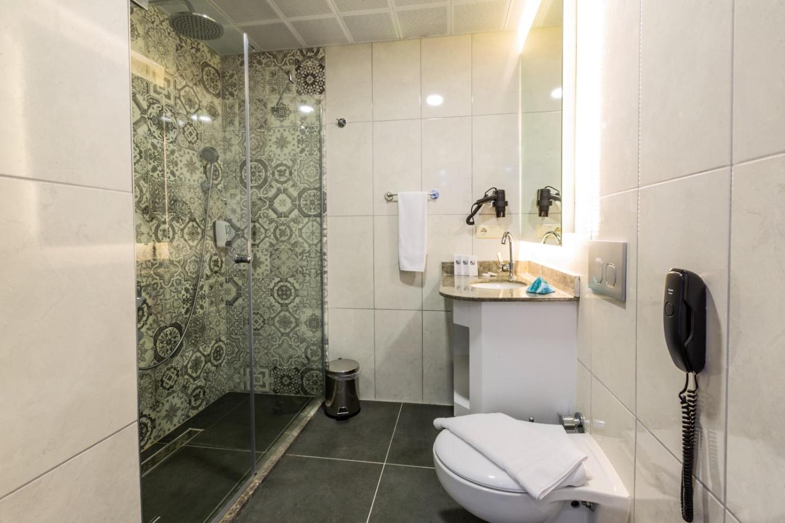 Budget Double Room - Photo 2