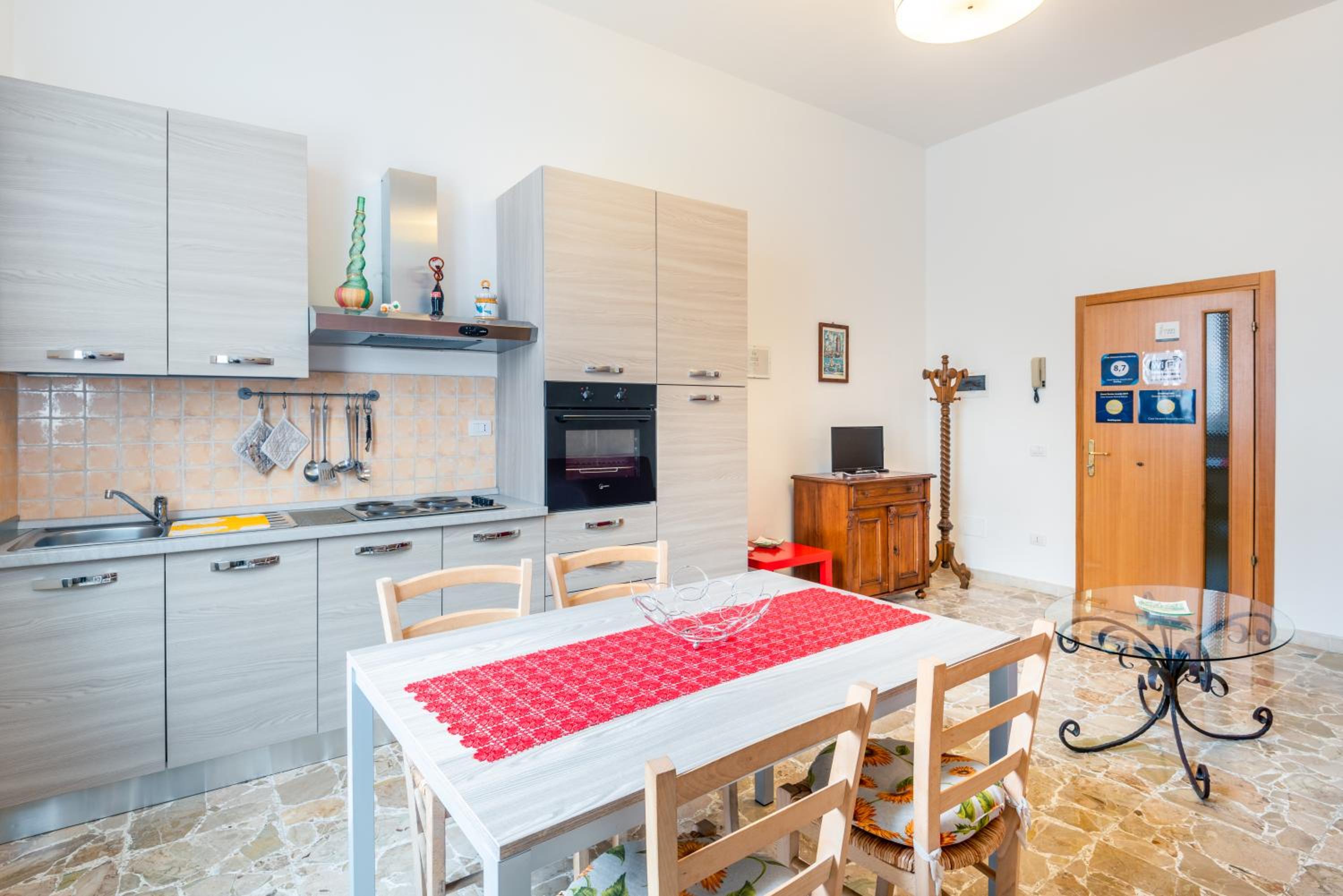 One-Bedroom Apartment - Photo 4