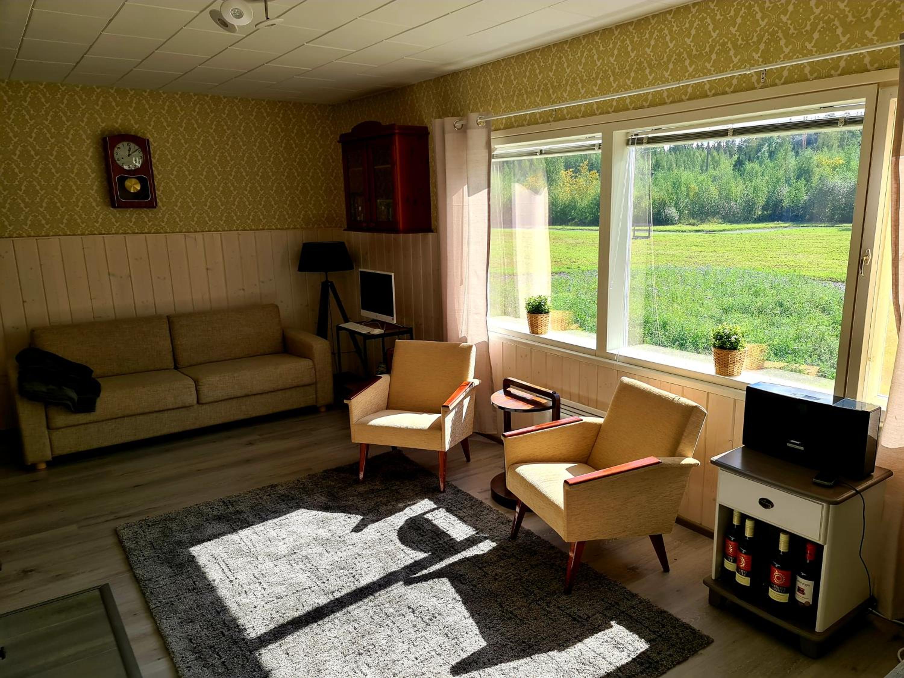 One-Bedroom Apartment - Photo 7