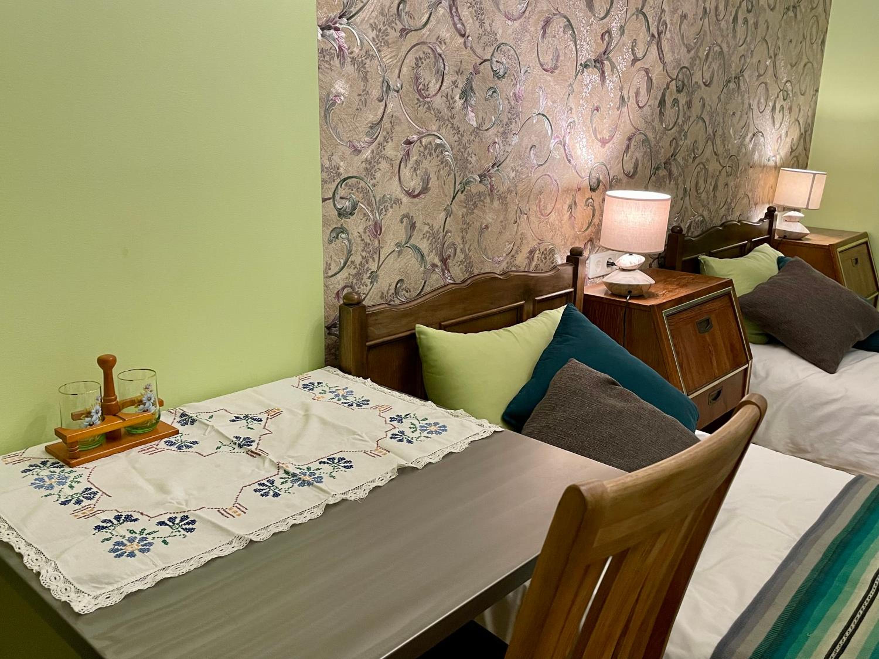 Standard Twin Room - Photo 4