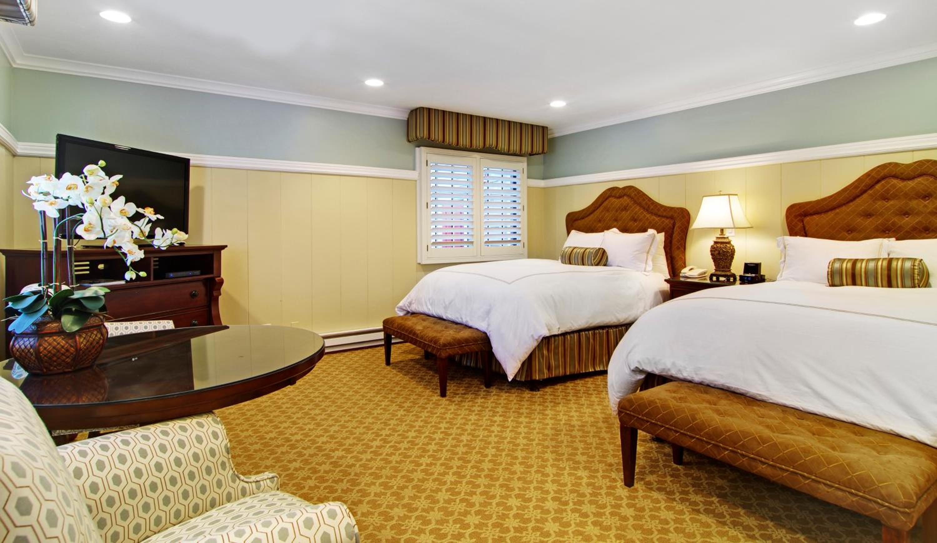 Standard Queen Room with Two Queen Beds - Photo 1