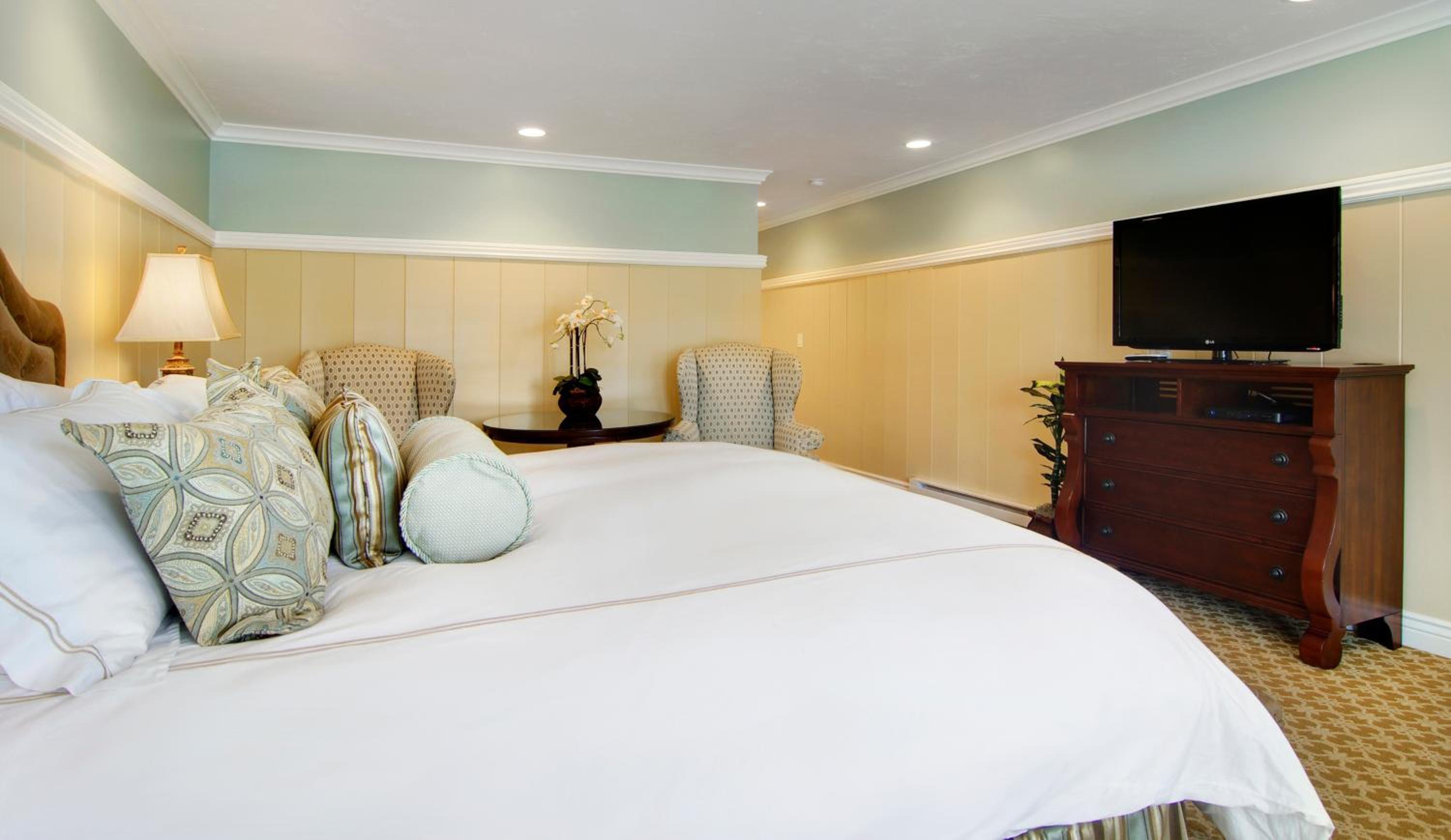 Standard King Room - Photo 8