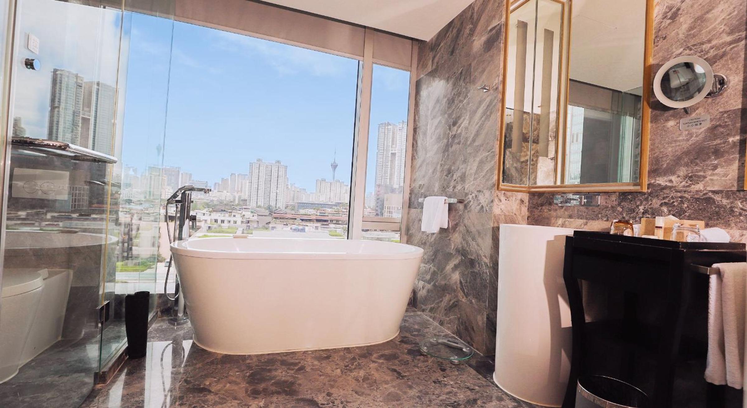 G60 Deluxe King Suite - Photo 2