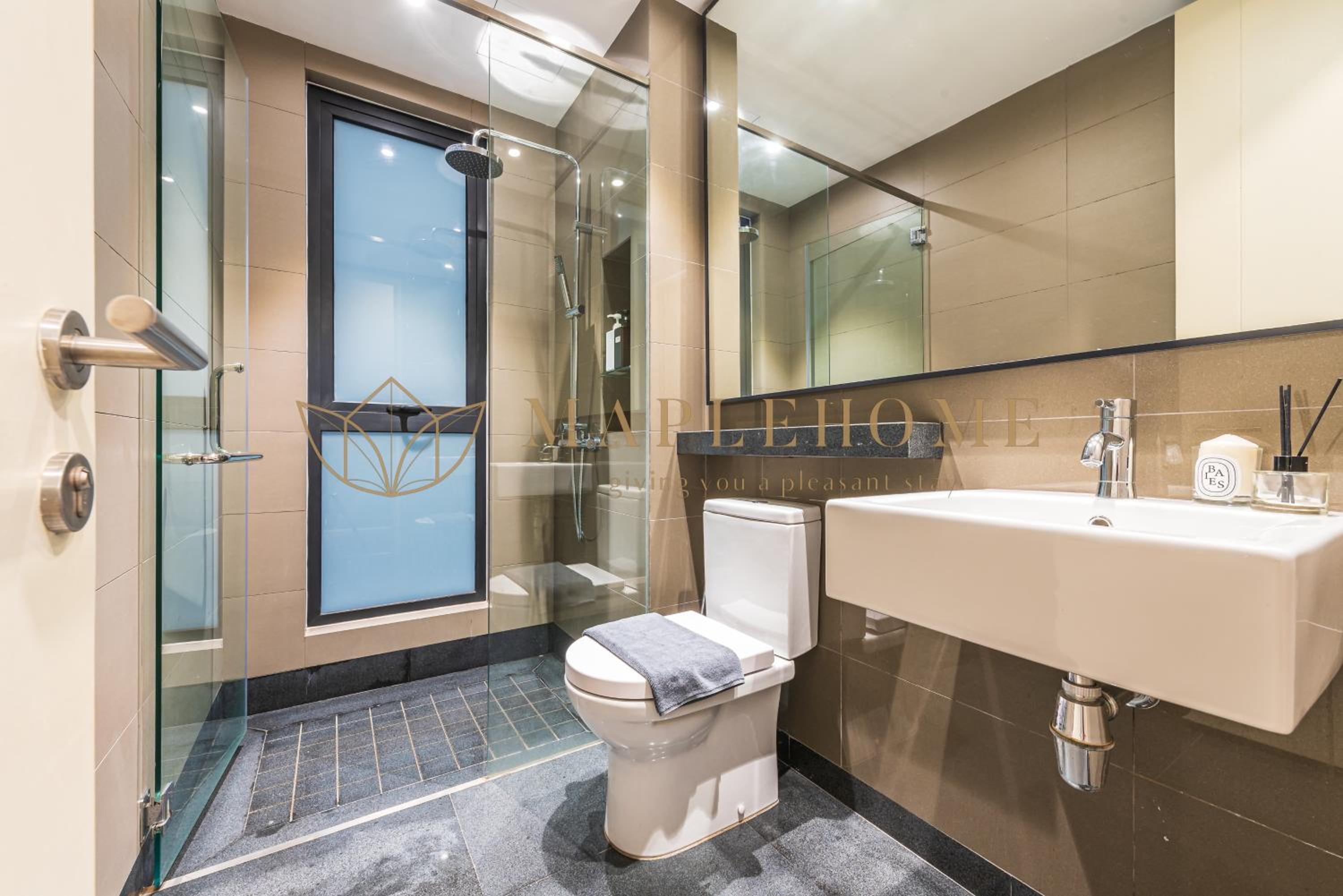 Royal Three-Bedroom Suite - Photo 6