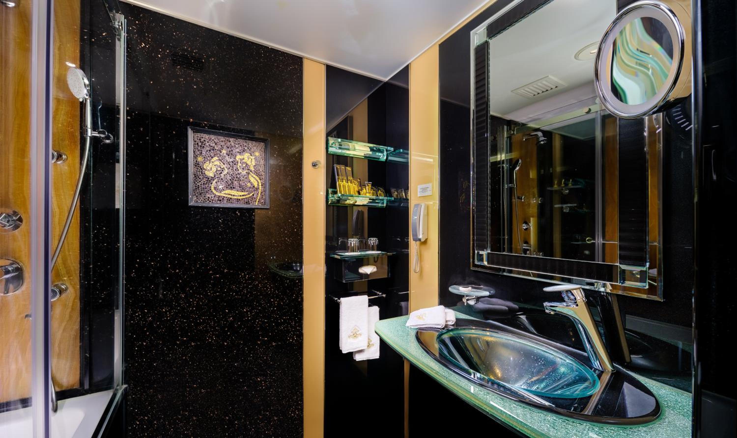 Standard Twin Room - Photo 2