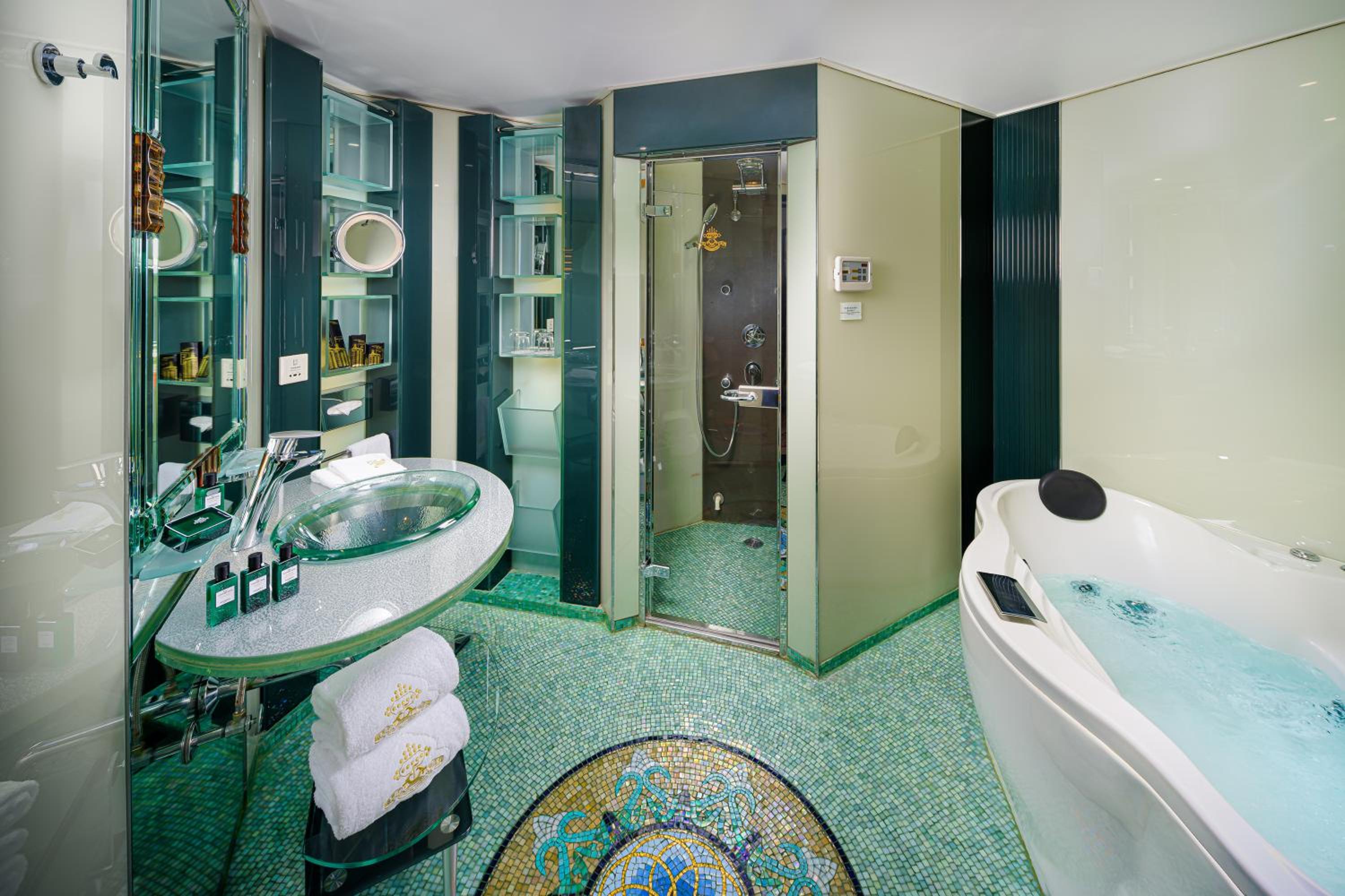Royal King Suite photo 3
