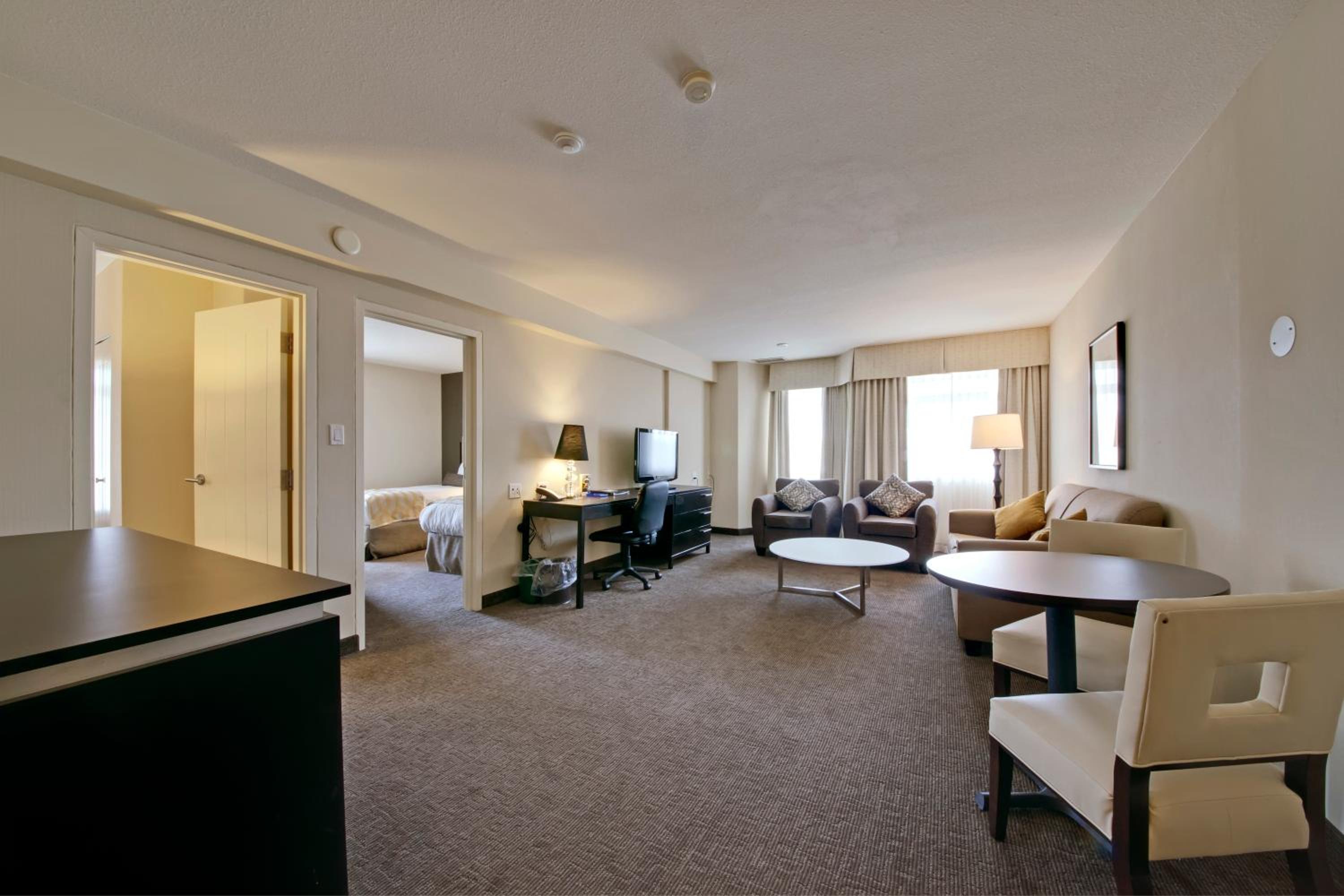 Coast Premium Two Bedroom Suite with Three Beds - Photo 6