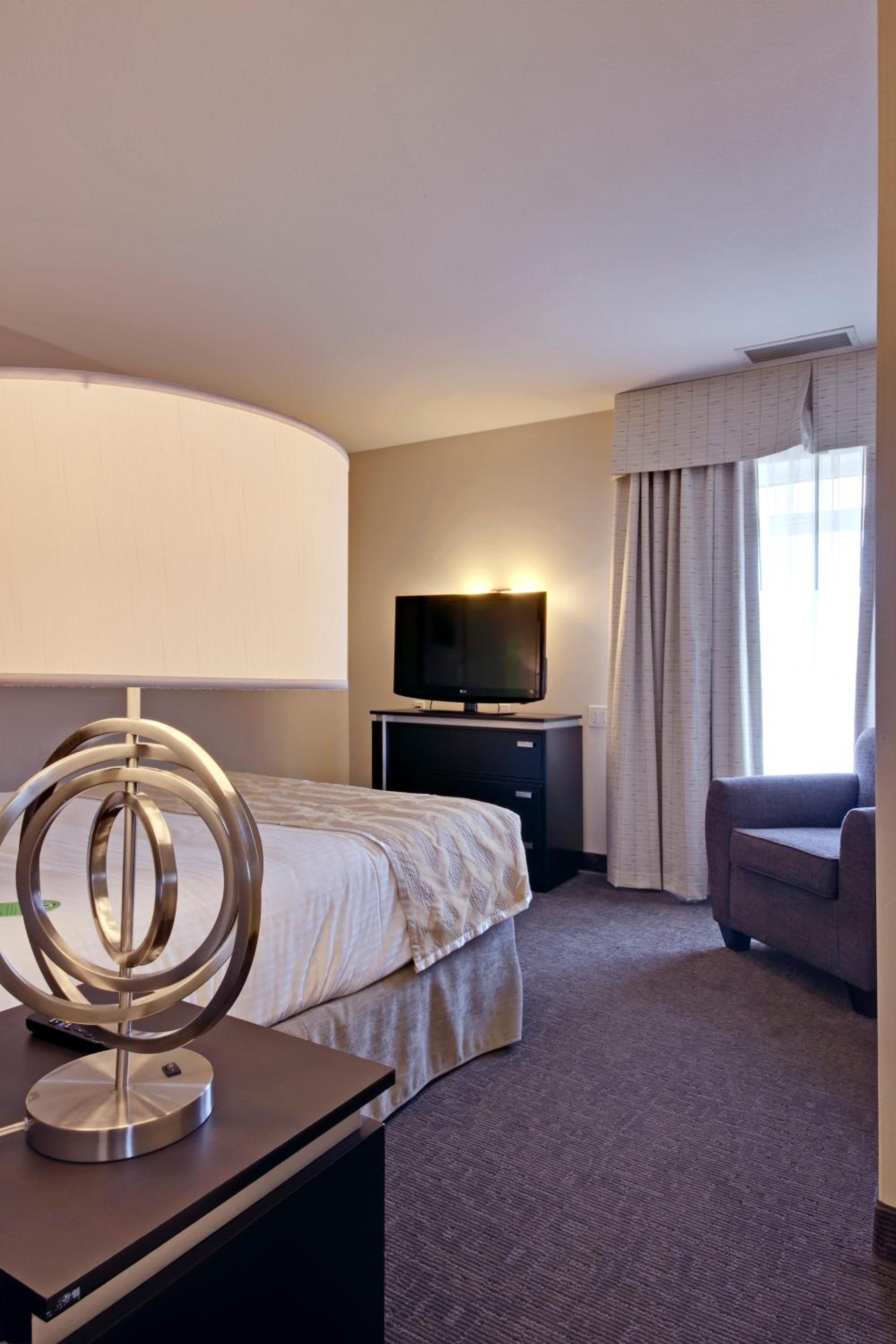 Coast Premium Two Bedroom Suite with Three Beds - Photo 4