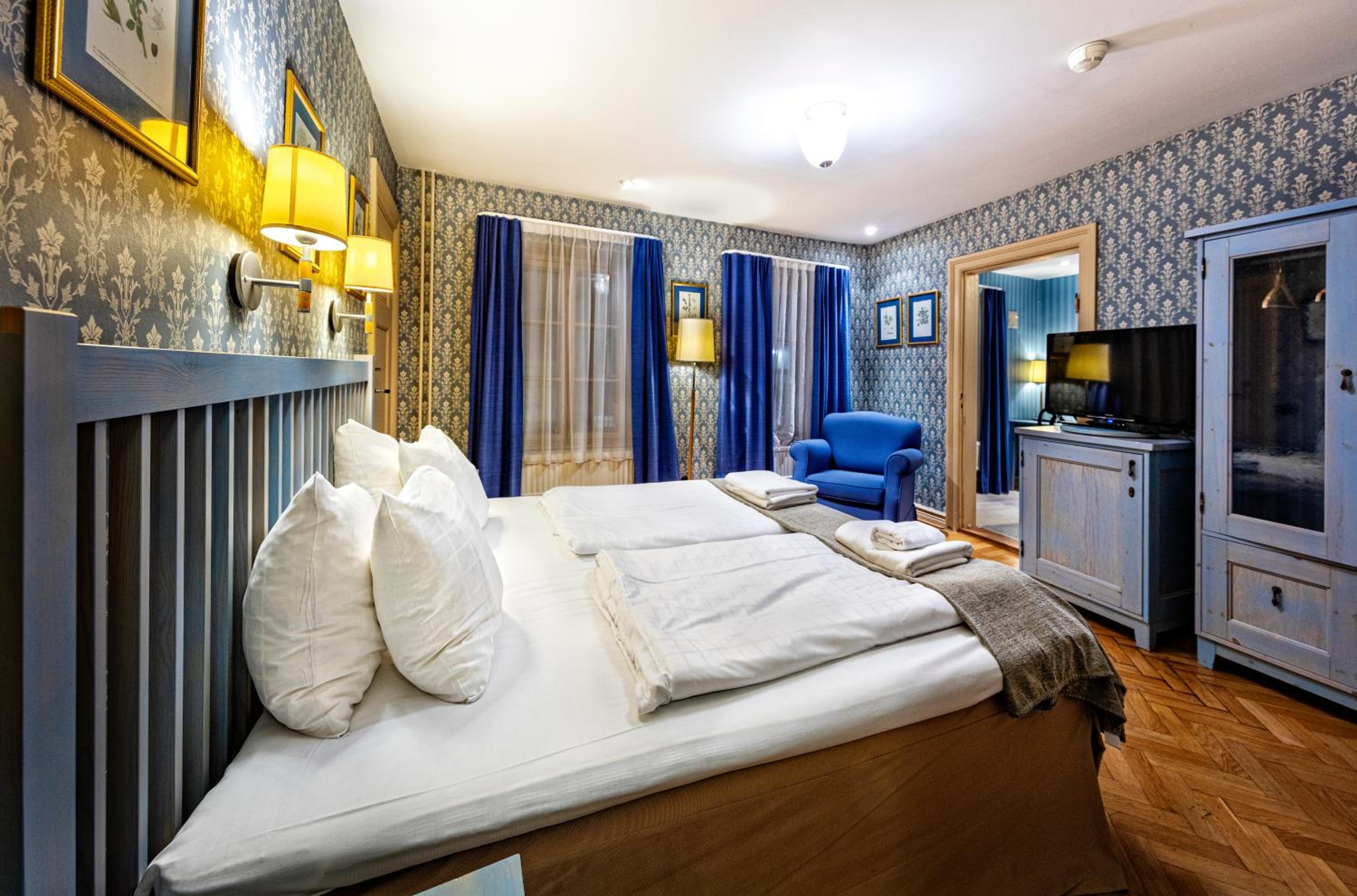 Twin Room with Sofa Bed - Non-Smoking - Photo 8