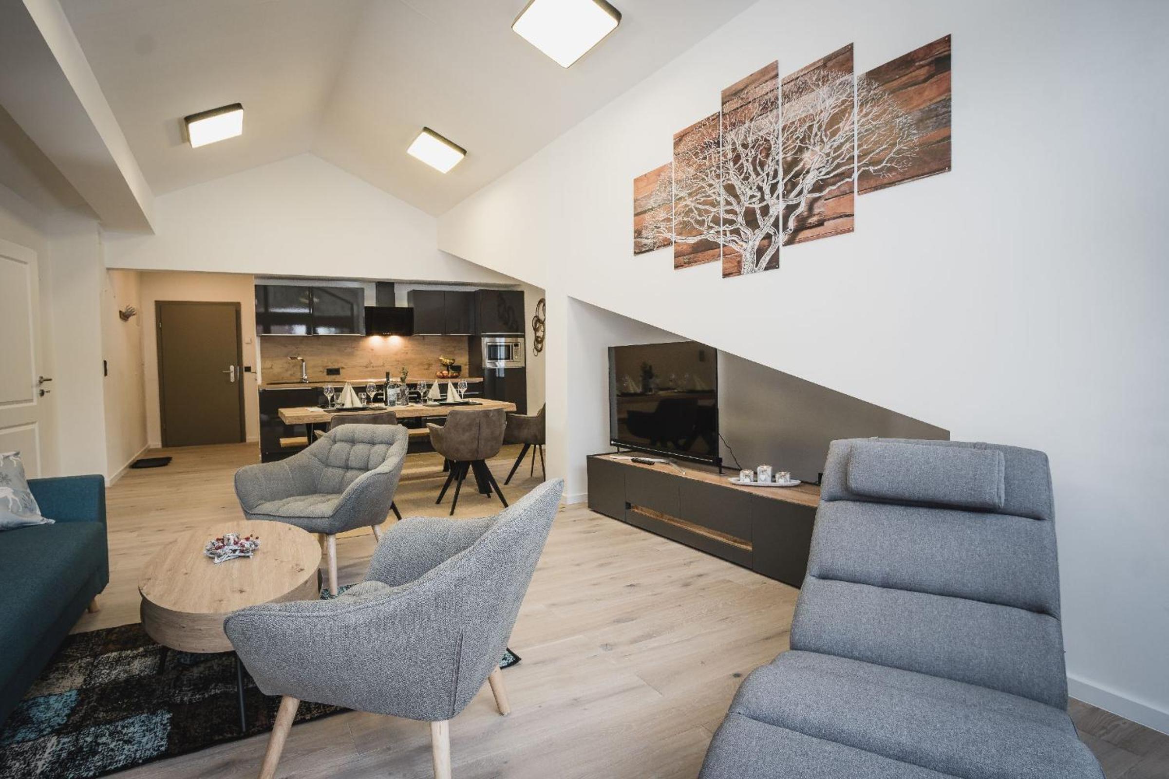 Two-Bedroom Apartment with Balcony photo 2