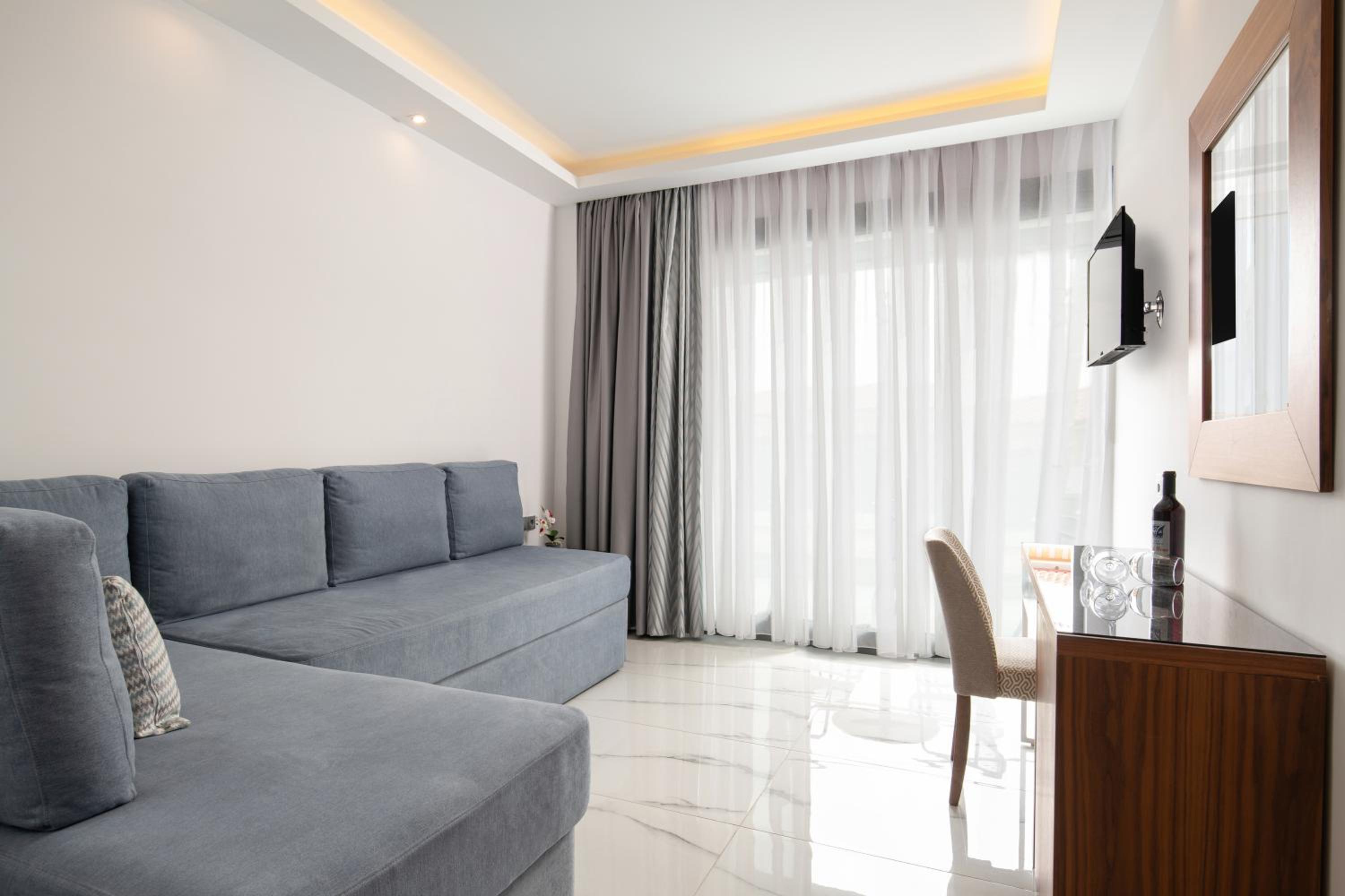 Suite with Balcony - Photo 5