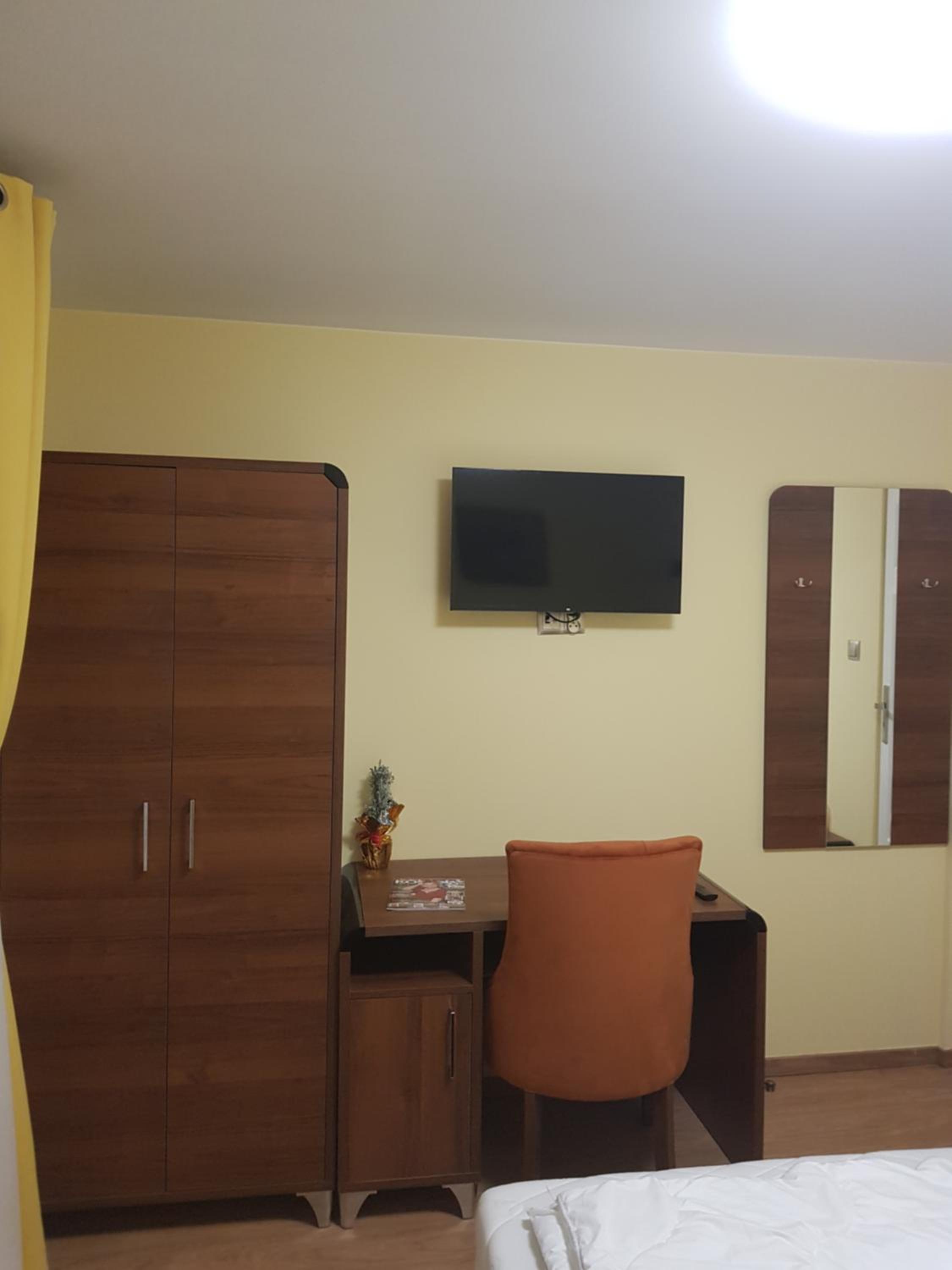 Double Room with Private Bathroom - Photo 6