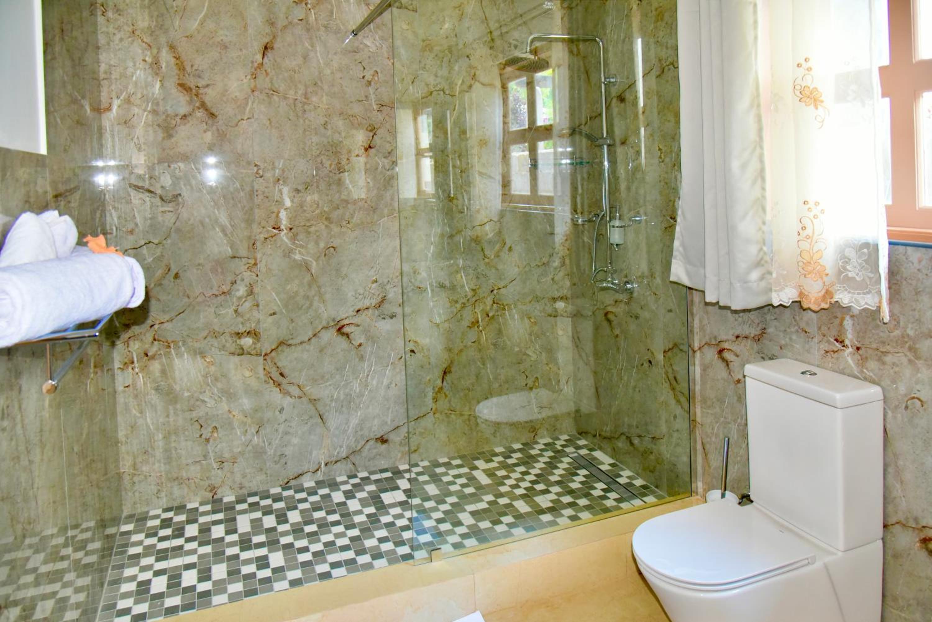 Deluxe Suite with Sea View photo 2