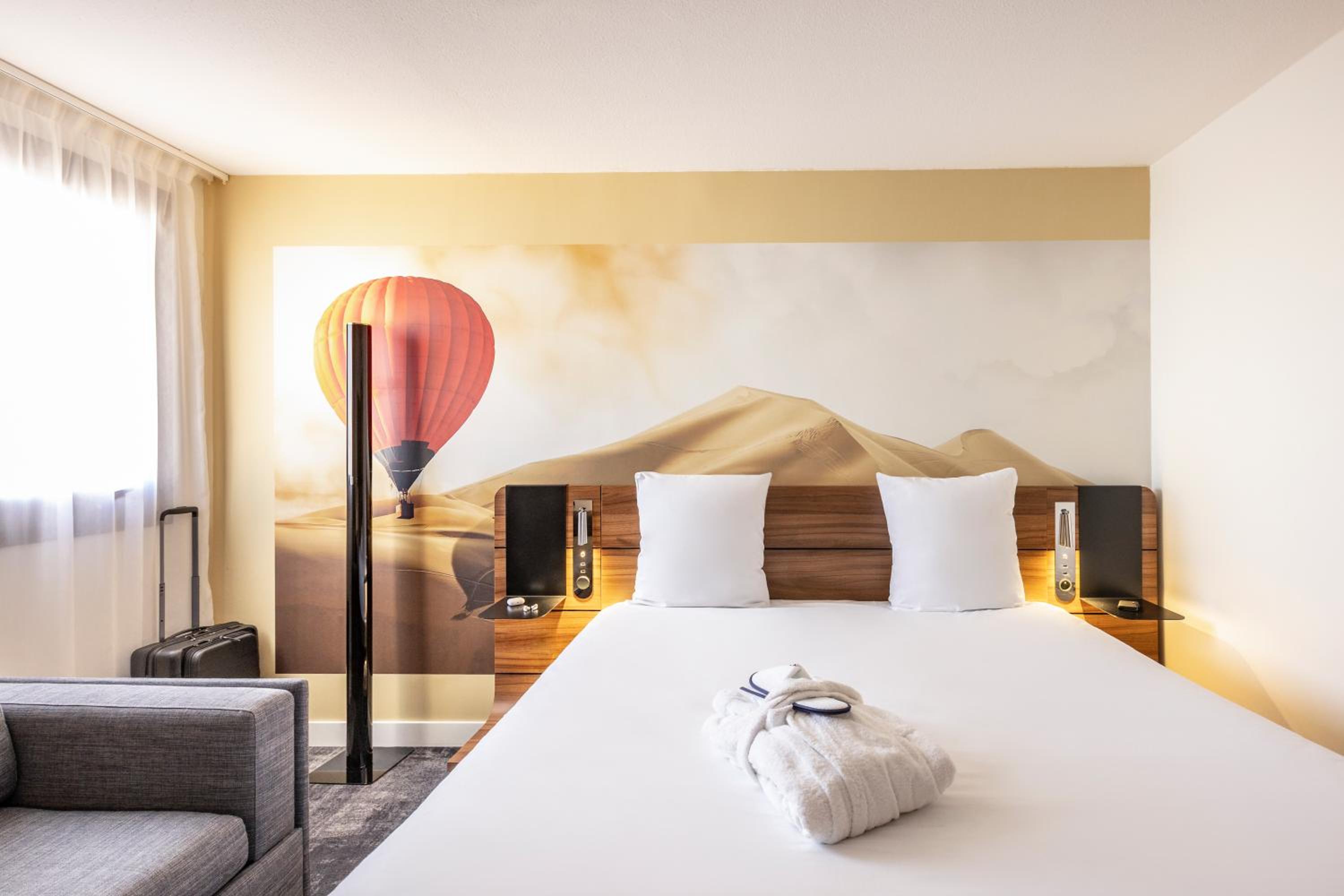 Superior Room with One Double Bed and Sofa - Photo 4