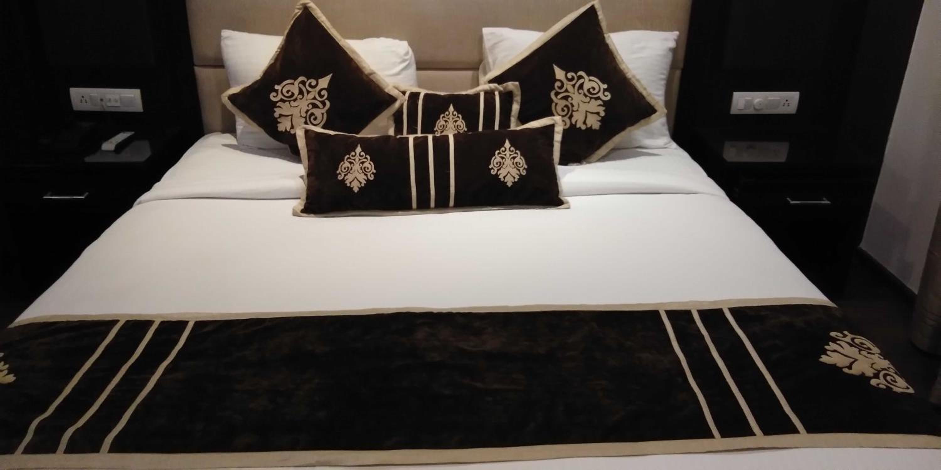 Deluxe Room - Photo 2