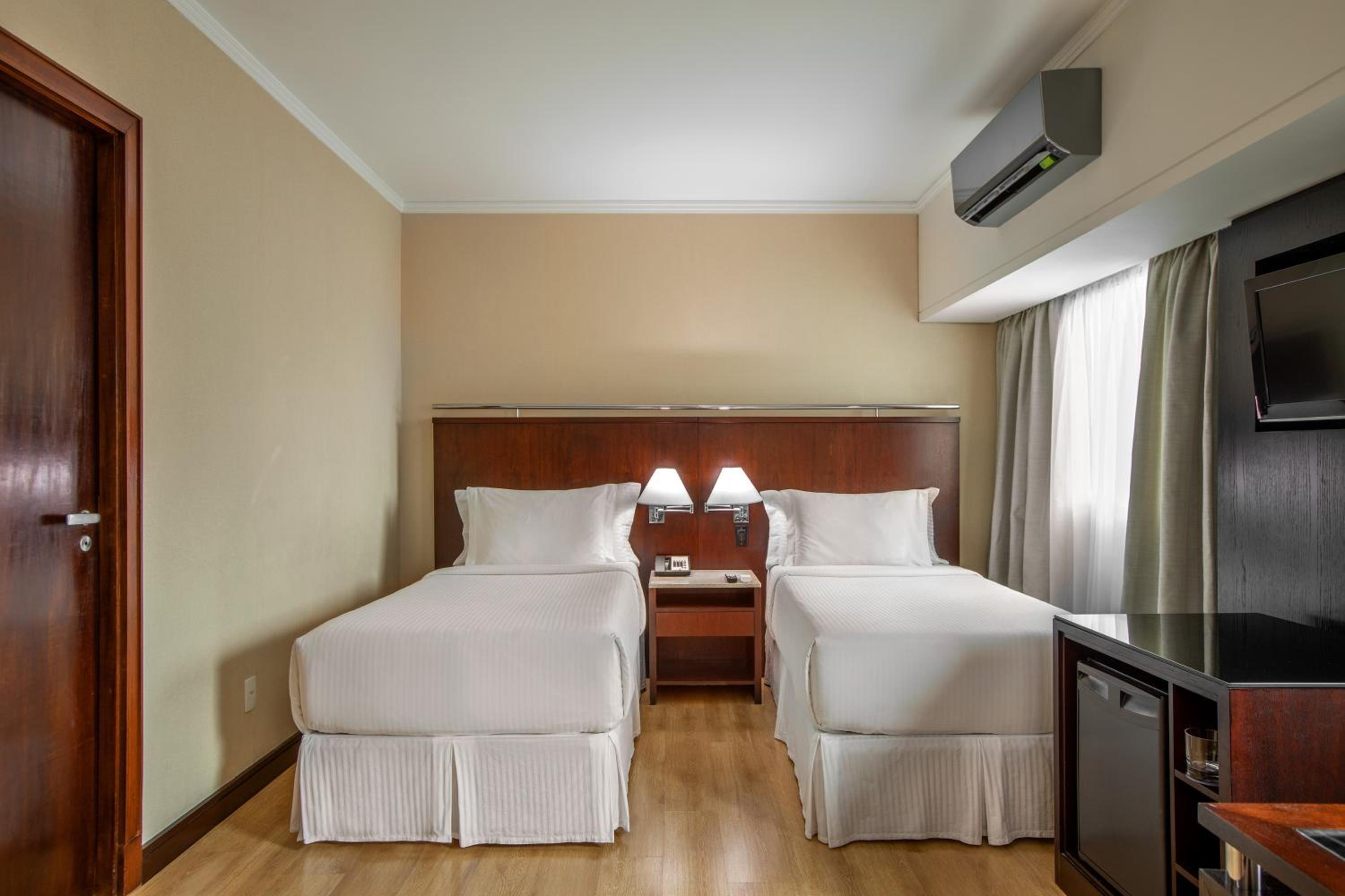 The Innside Twin Room - Photo 6